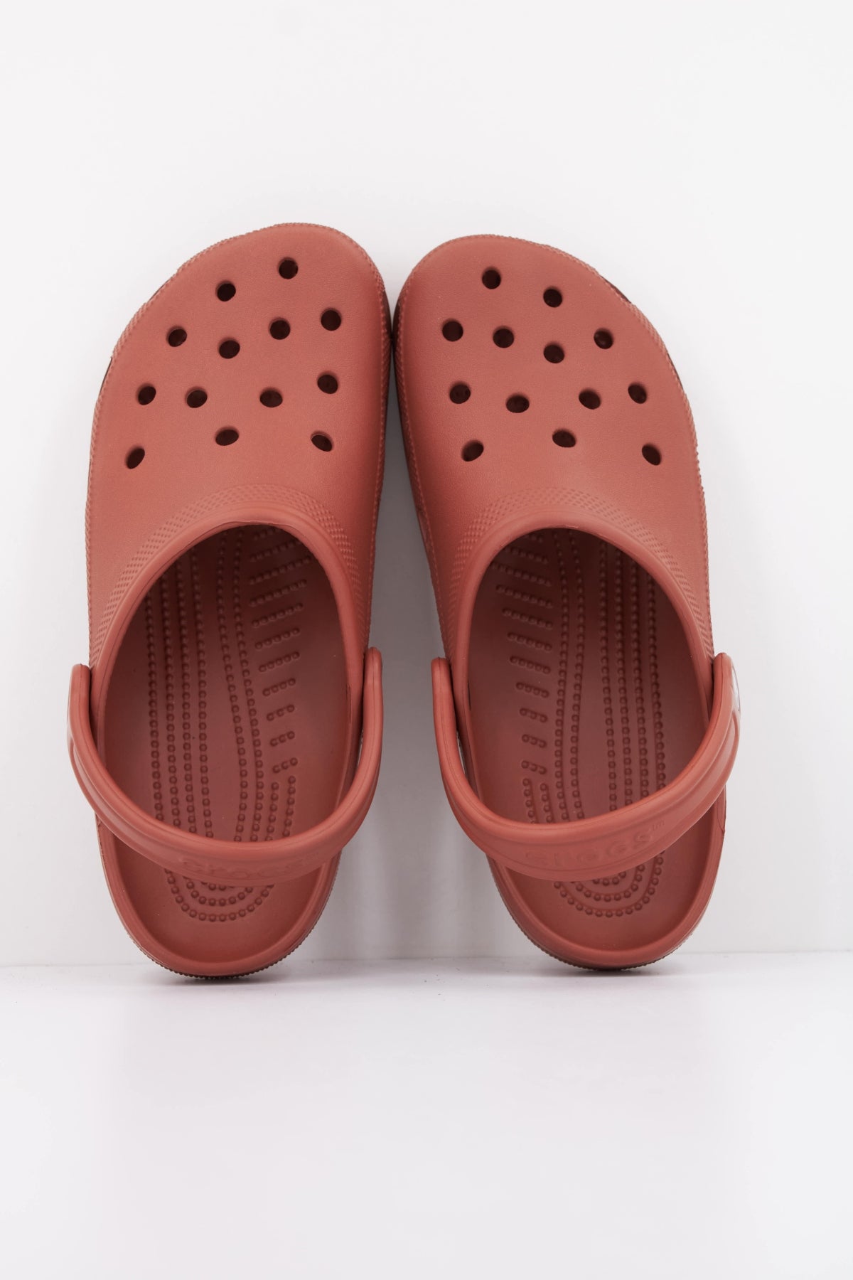 CROCS 10001C CLASSIC U en color MARRON (3)