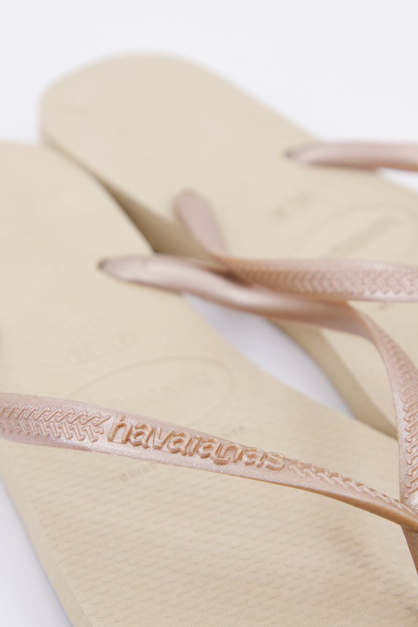 HAVAIANAS SLIM en color ORO (4)