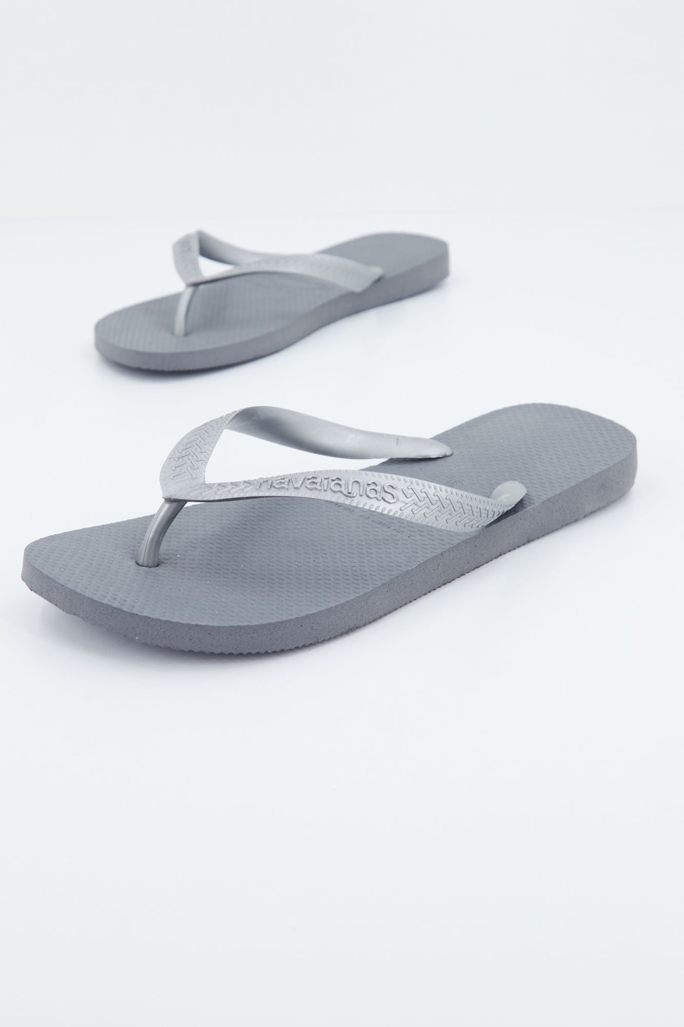 HAVAIANAS TOP TIRAS en color GRIS (3)