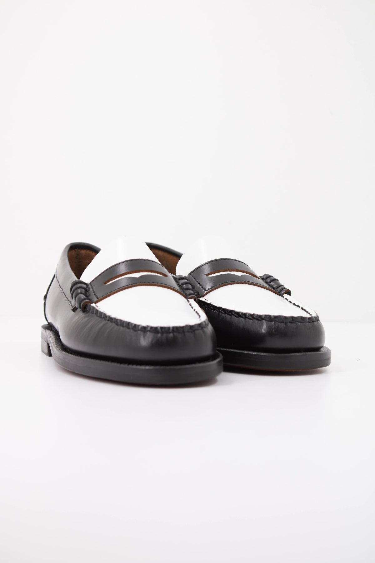 SEBAGO MOCASIN CALSSIC DAN en color NEGRO (2)