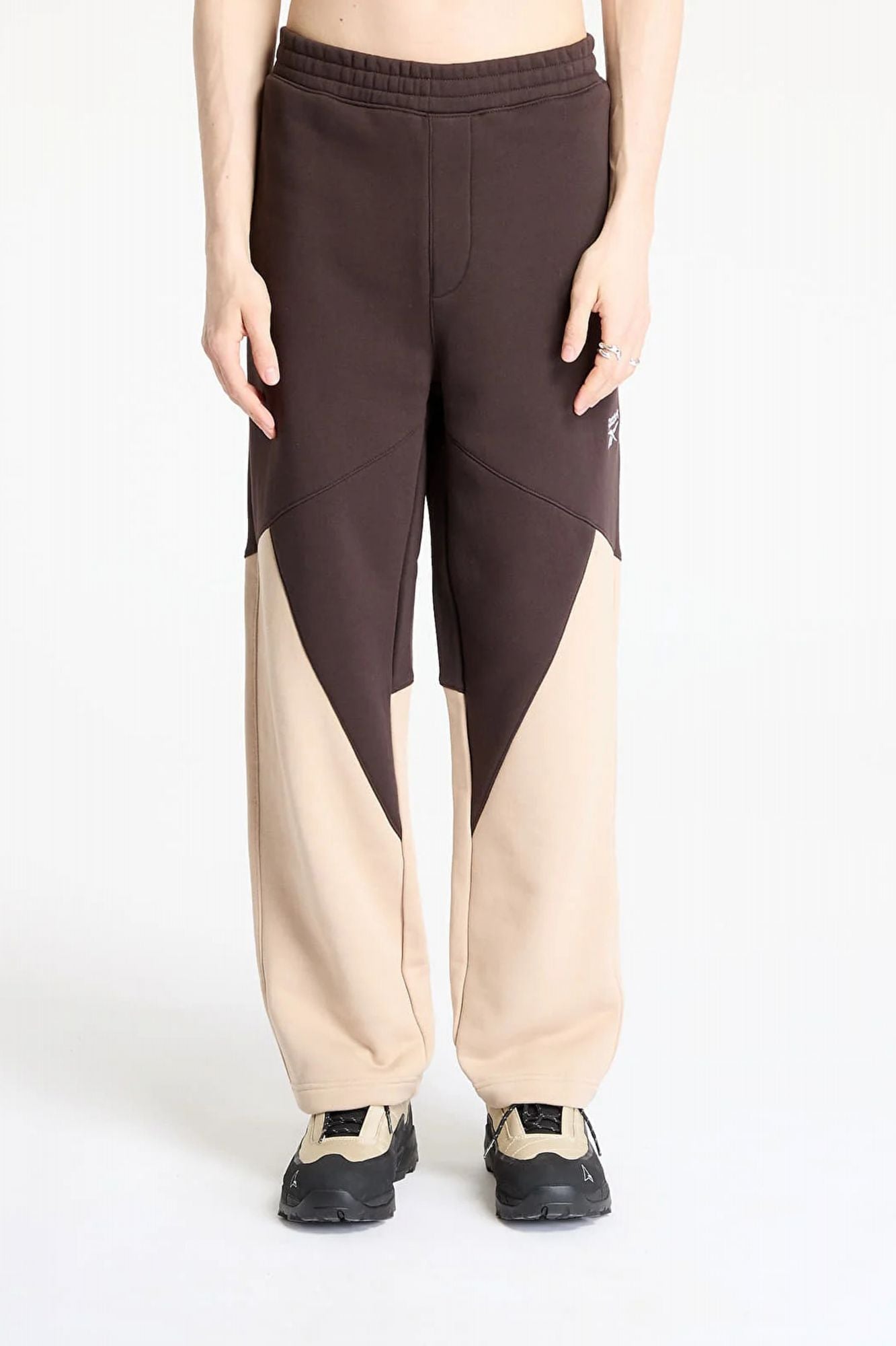 REEBOK  WIDE LEG FT UNEARTHED PANTS UNISEX en color MARRON (1)