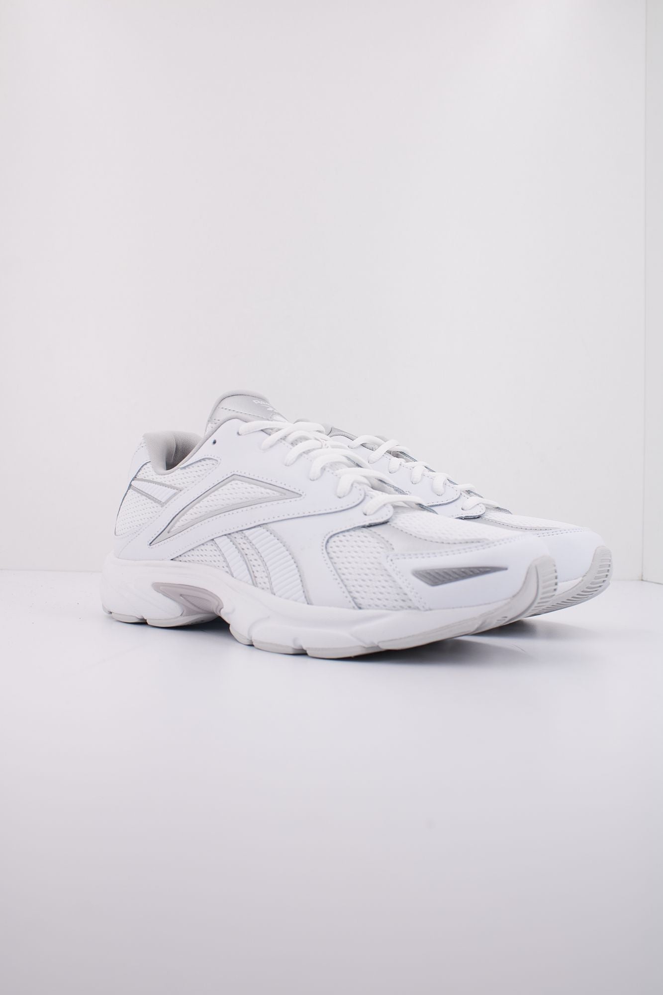 REEBOK  ROAD PRIME en color BLANCO (2)