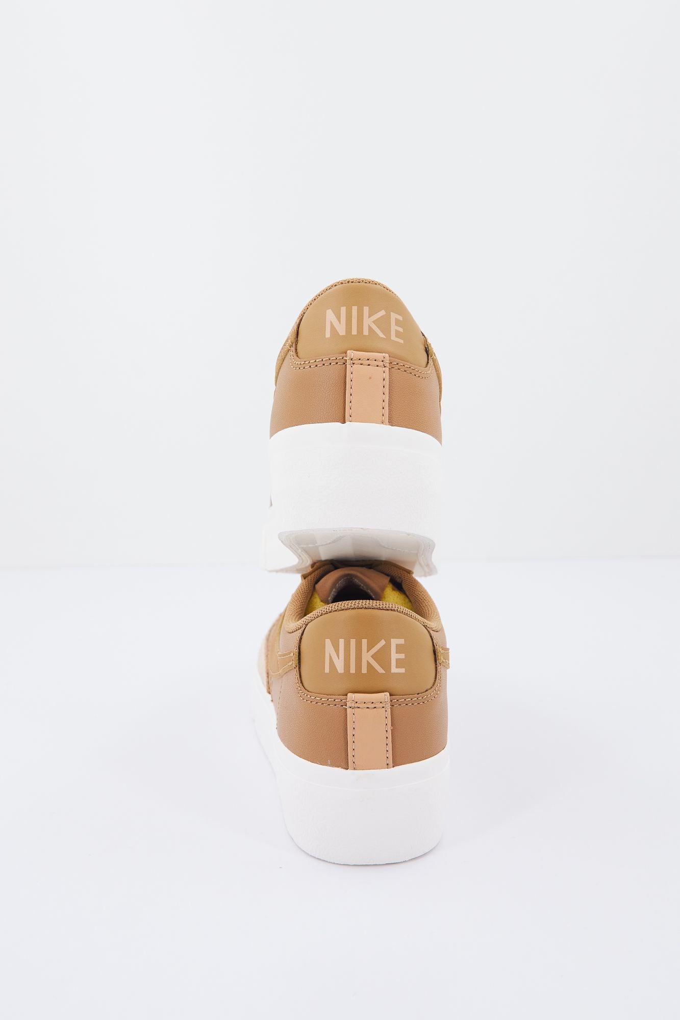 NIKE BLAZER LOW PLATFORM WOM en color MARRON (4)