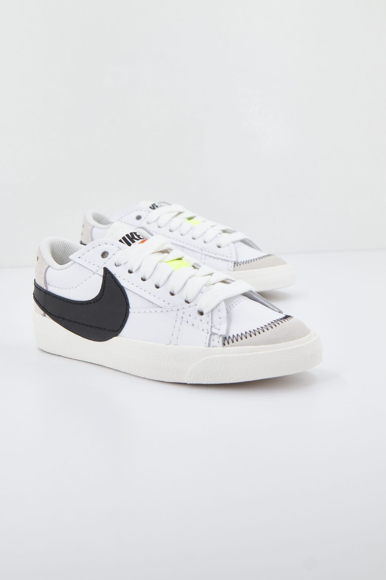 NIKE DQ1470  en color BLANCO (1)
