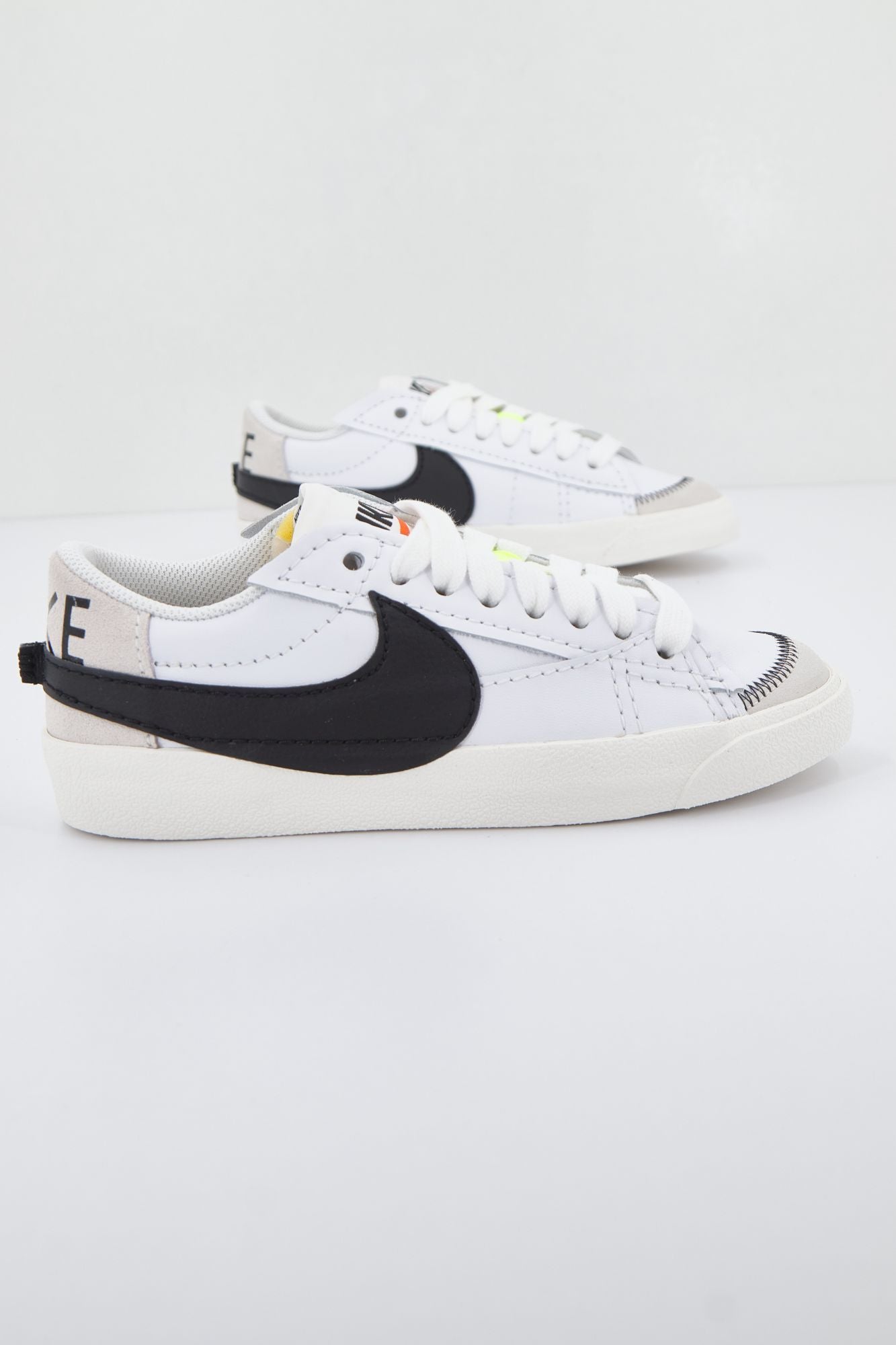 NIKE DQ1470  en color BLANCO (2)