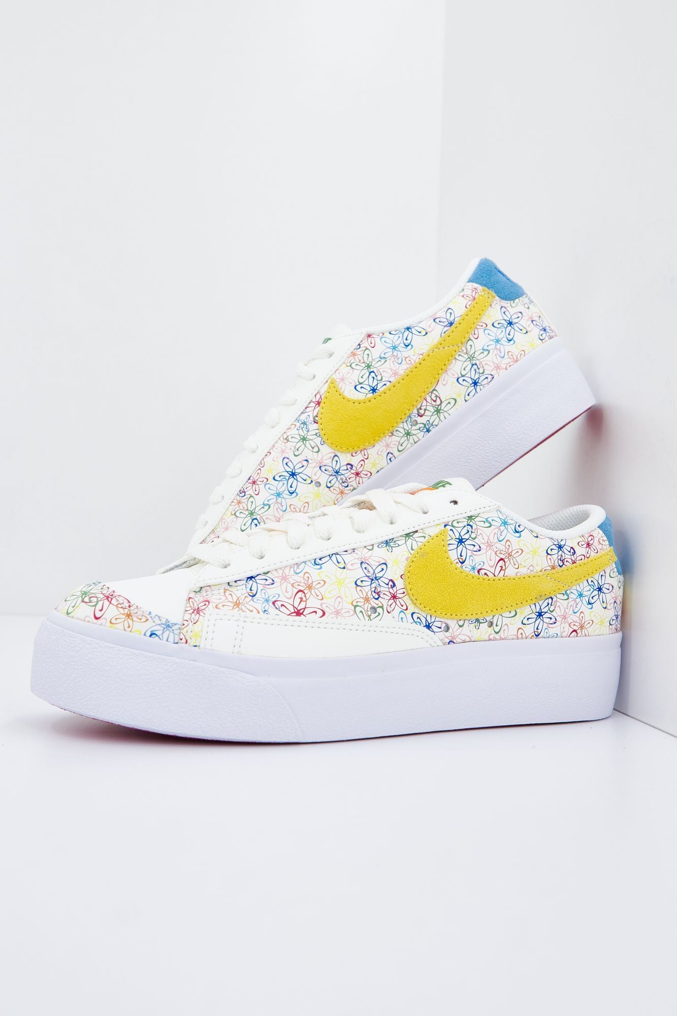 NIKE WMNS BLAZER LW en color FLORAL (1)
