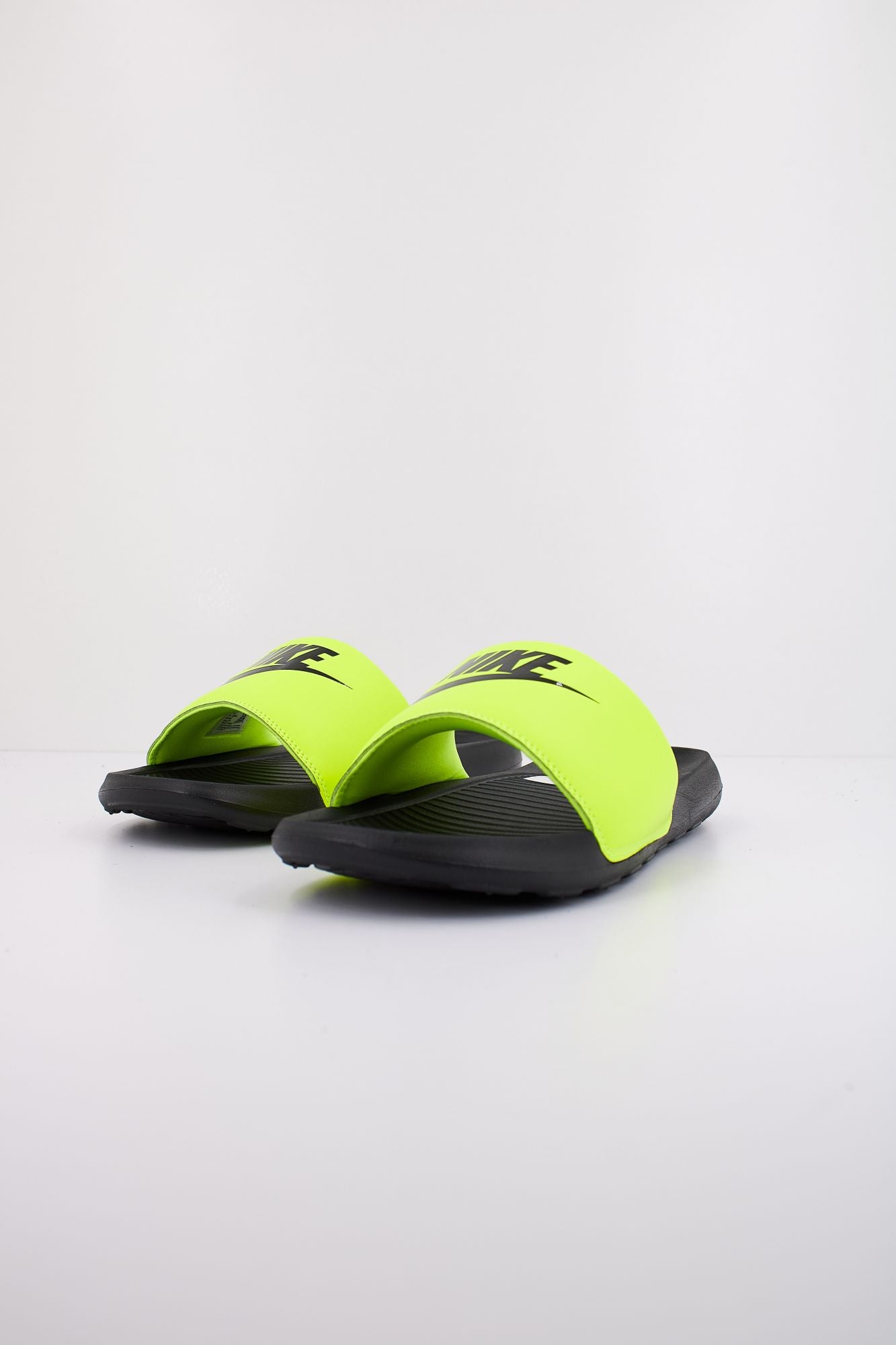 NIKE VICTORY ONE en color VERDE (2)