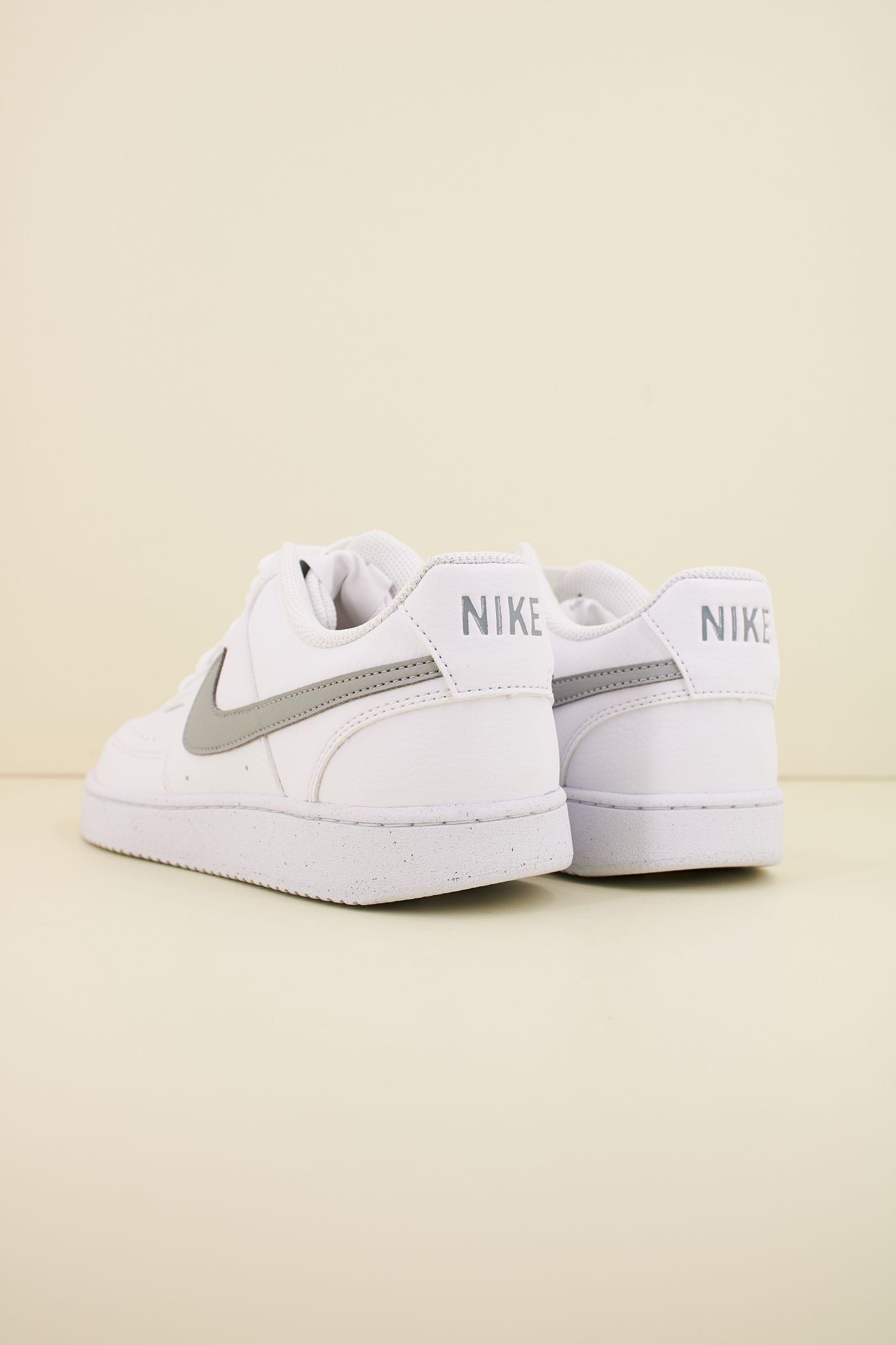 NIKE VISION LOW NEXT NATURE en color BLANCO (3)