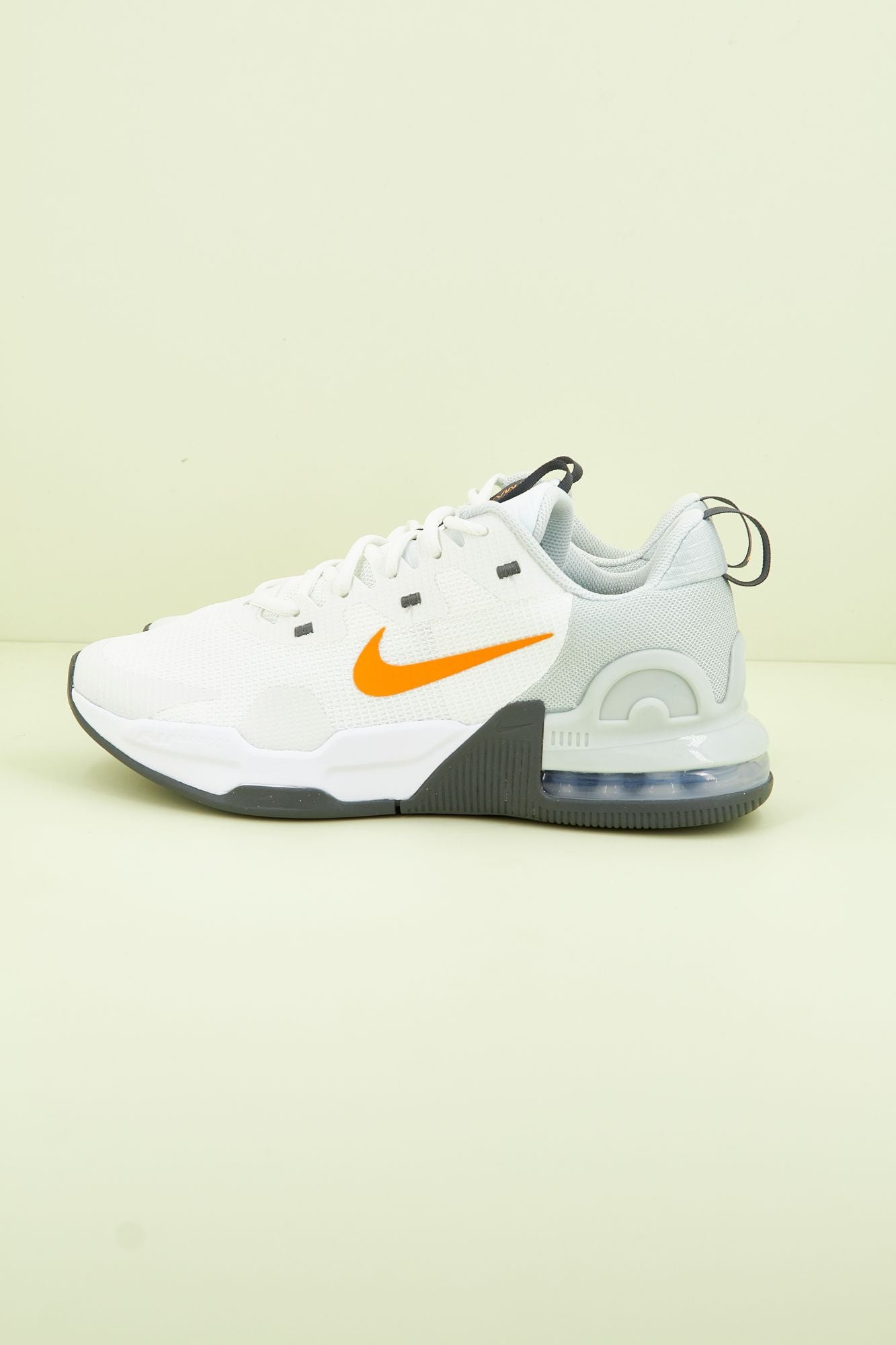 NIKE AIR MAX ALPHA TRAINER 5 en color BLANCO (1)