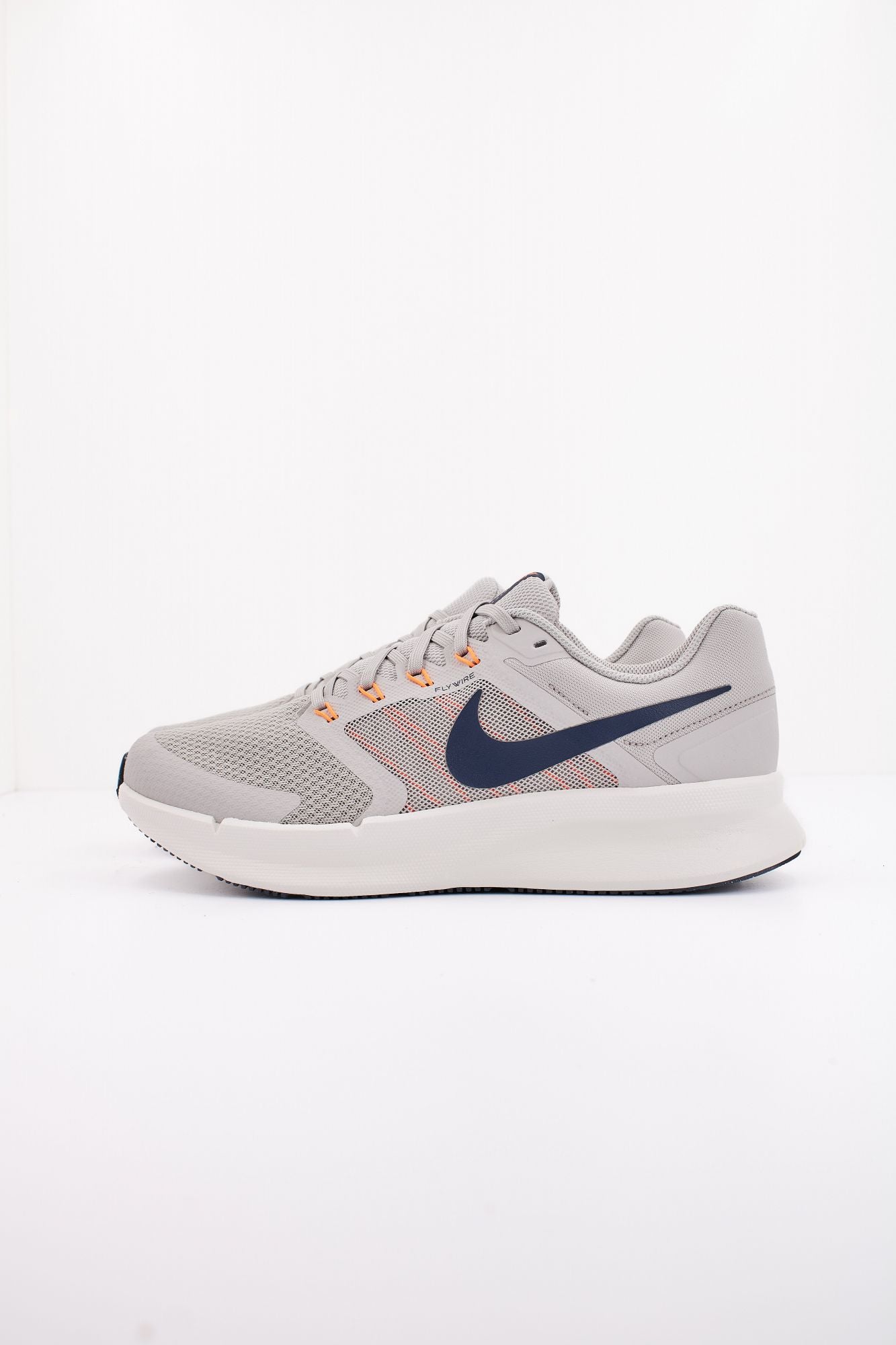 NIKE RUN SWIFT 3 MEN'S ROAD en color GRIS (1)
