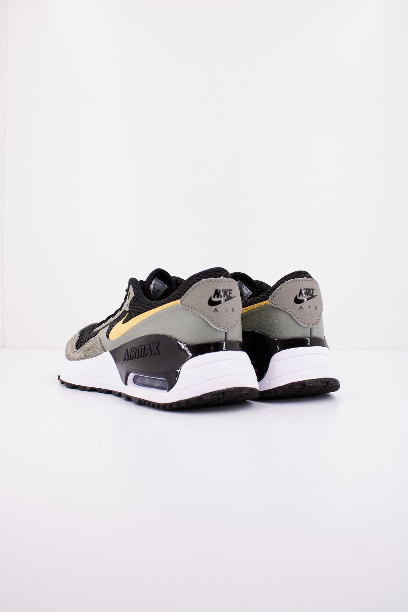 NIKE MAX SYSTM en color NEGRO (3)