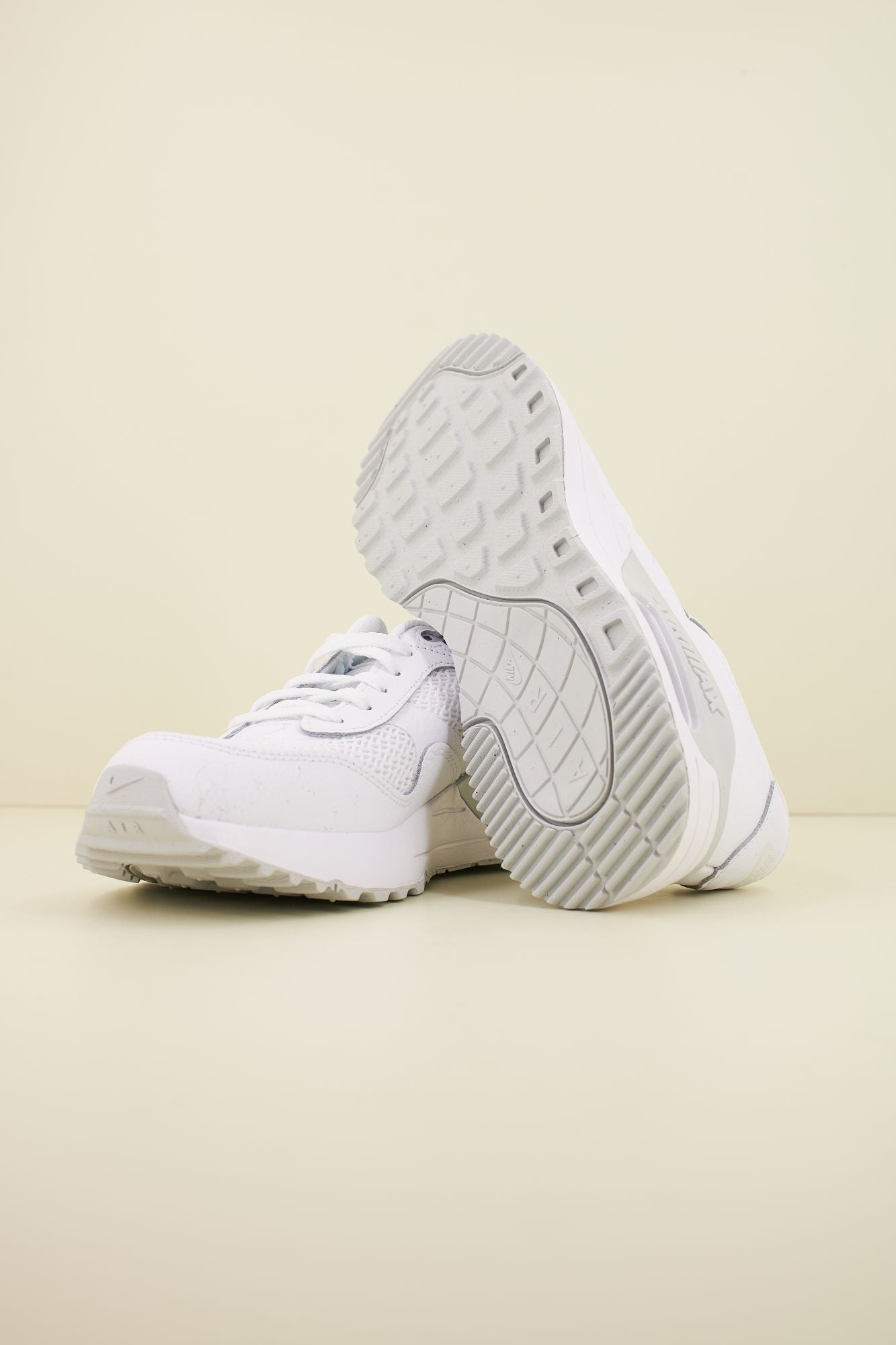 NIKE  MAX SYSTM en color BLANCO (4)