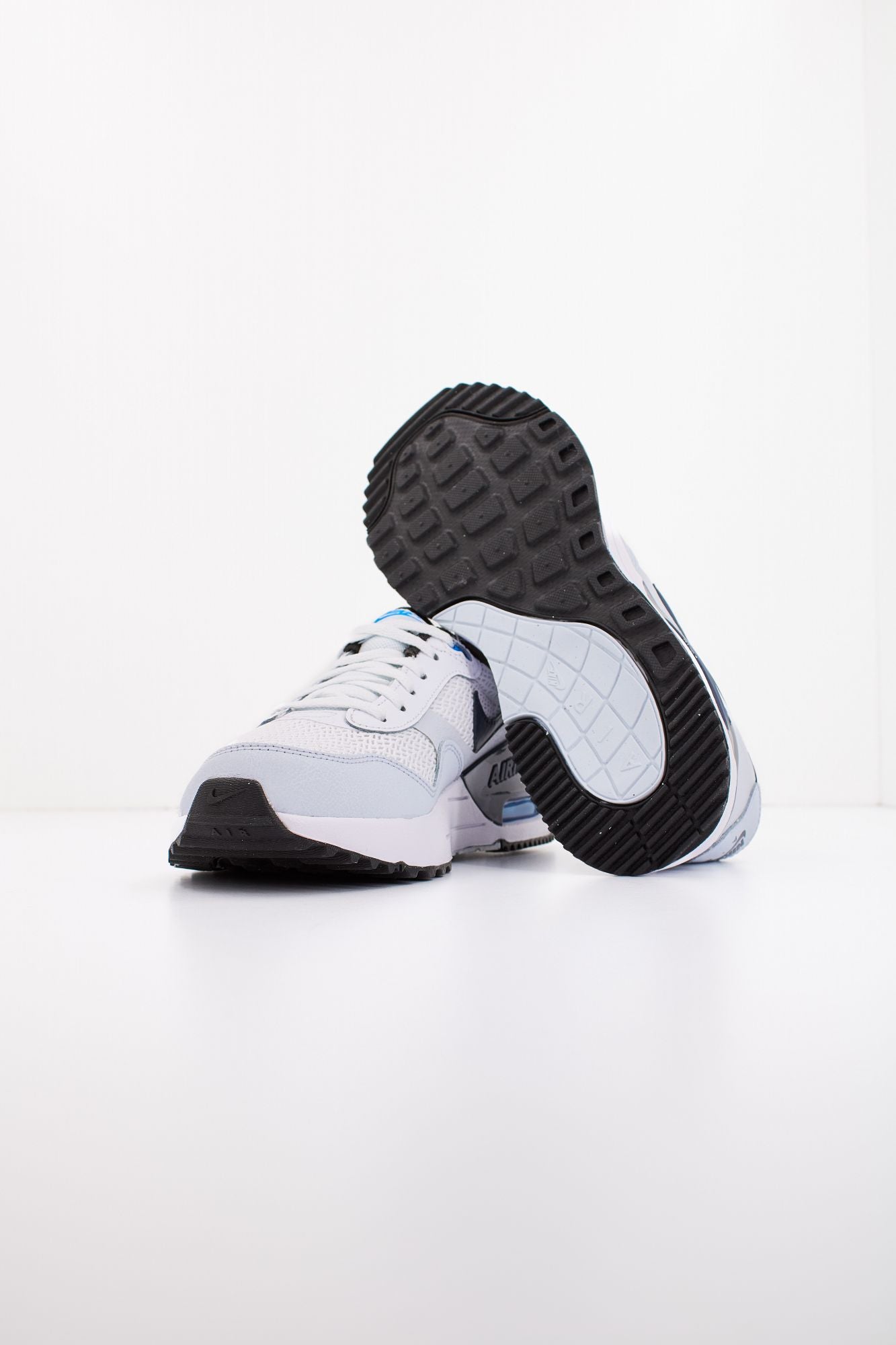 NIKE MAX SYSTM en color BLANCO (4)