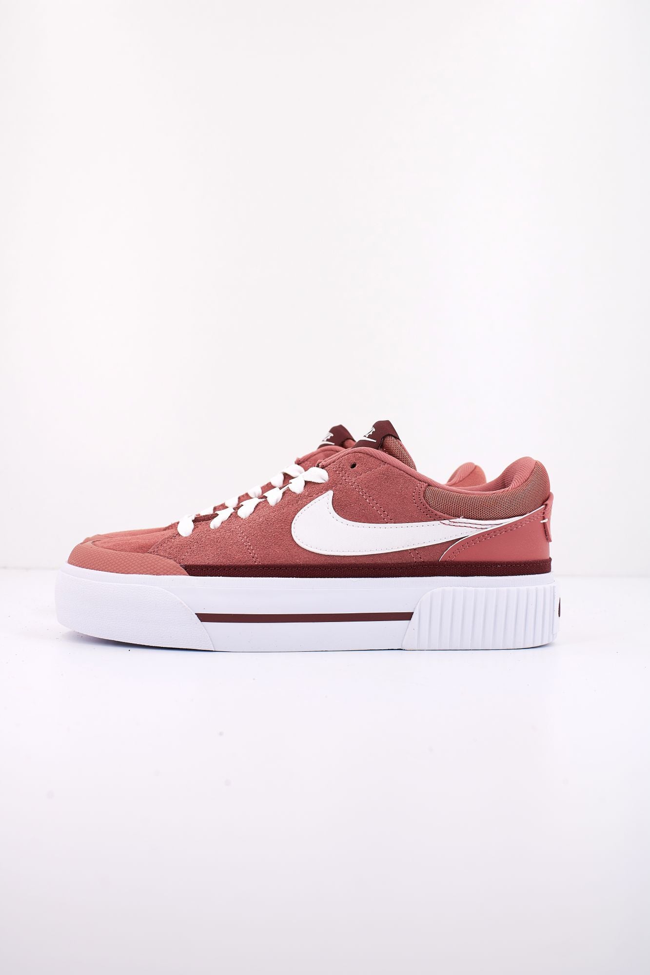 NIKE COURT LEGACY en color ROJO (1)