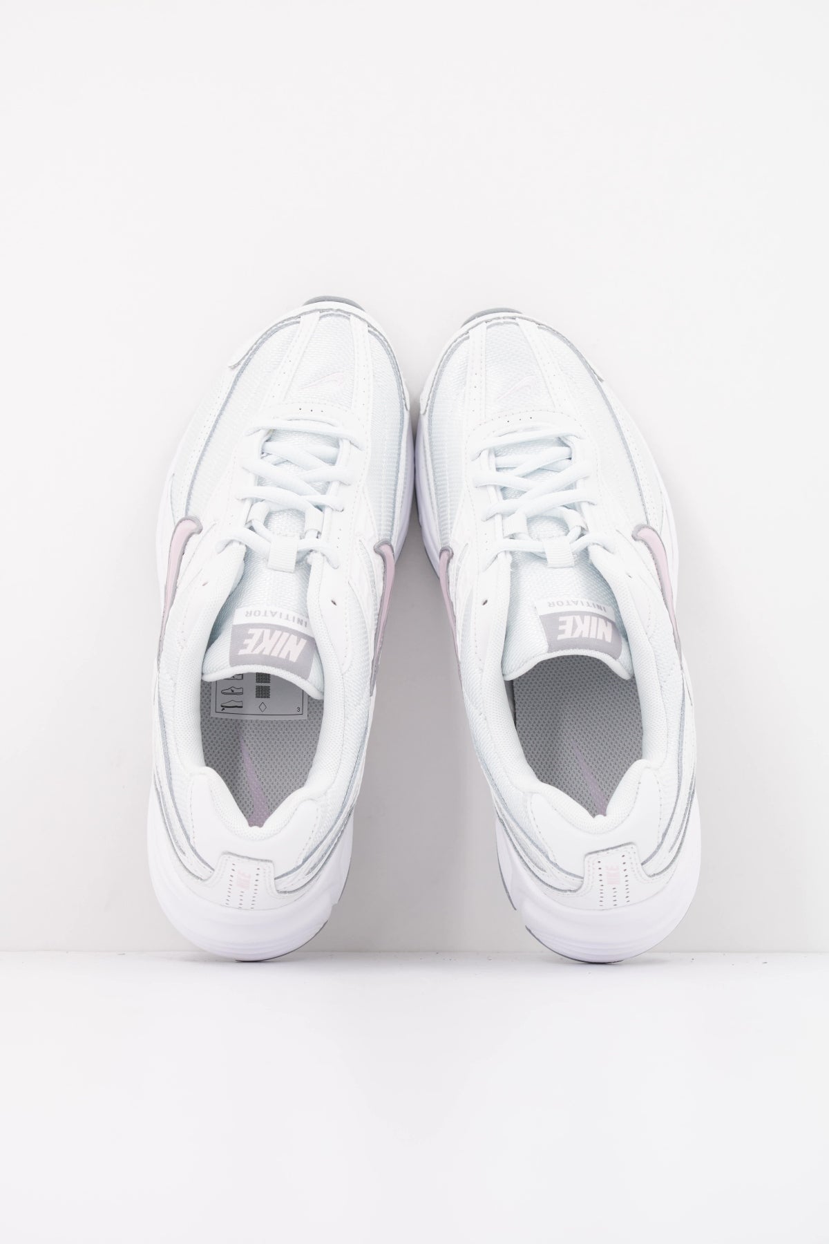NIKE WMNS NIKE INITIATOR en color GRIS (3)
