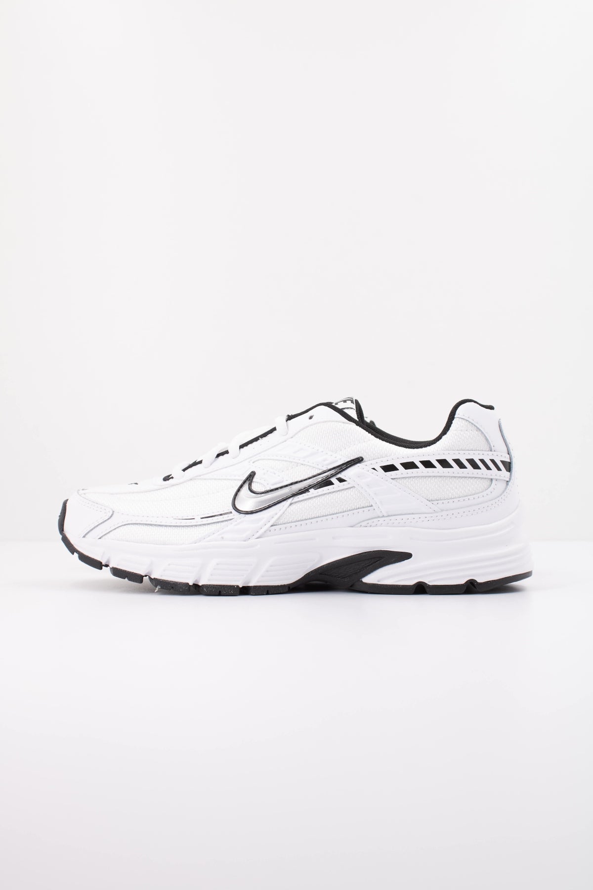 NIKE WMNS NIKE INITIATOR en color BLANCO (1)