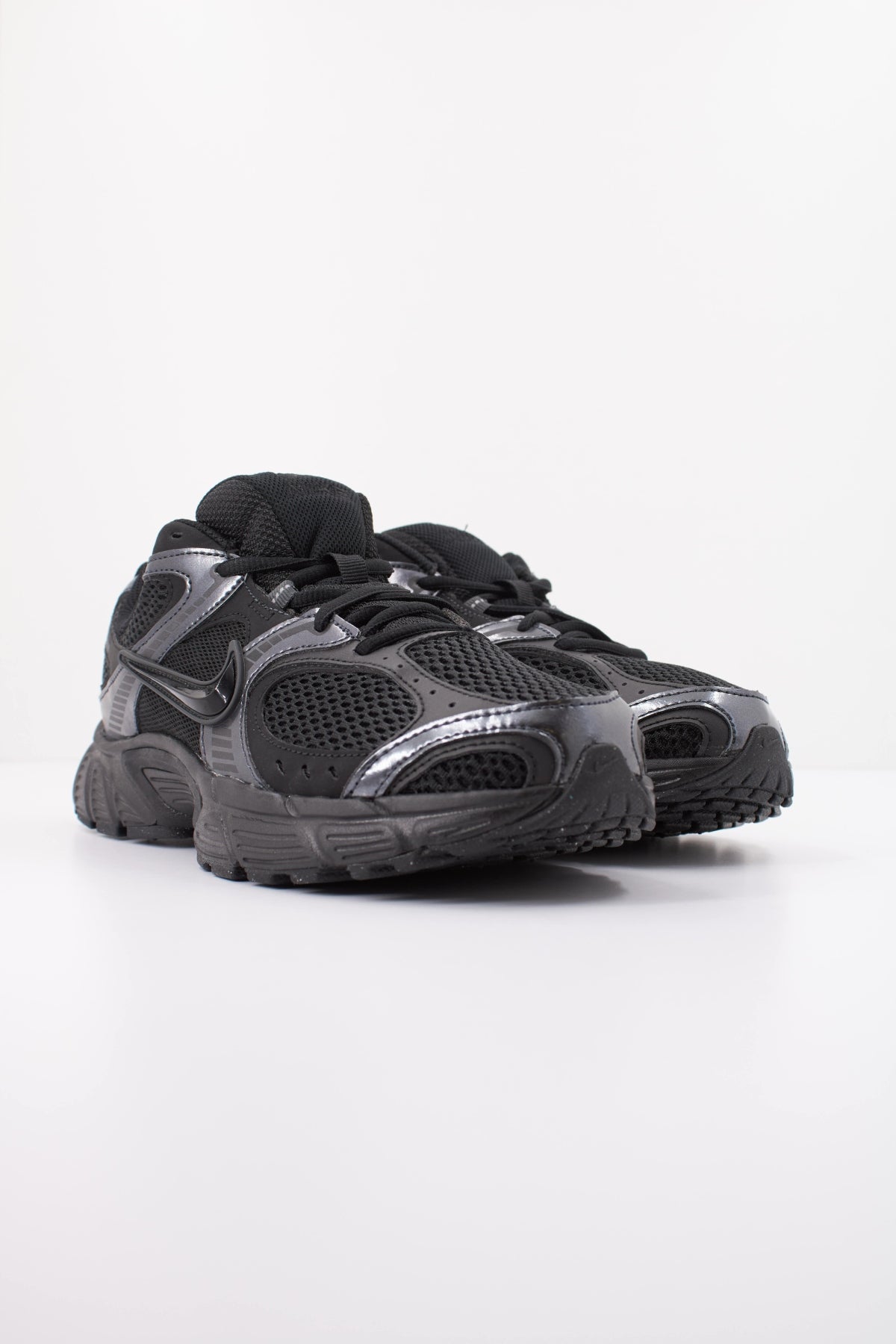 NIKE NIKE V5 RNR en color NEGRO (2)