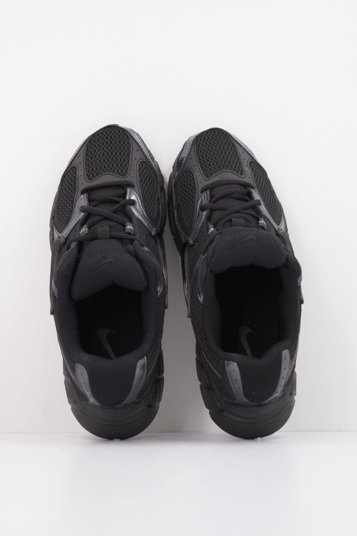NIKE NIKE V5 RNR en color NEGRO (3)