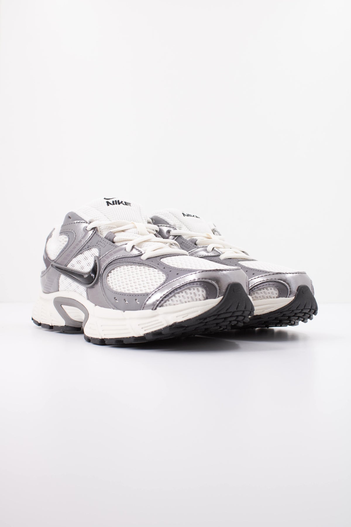 NIKE NIKE V5 RNR en color BLANCO (2)