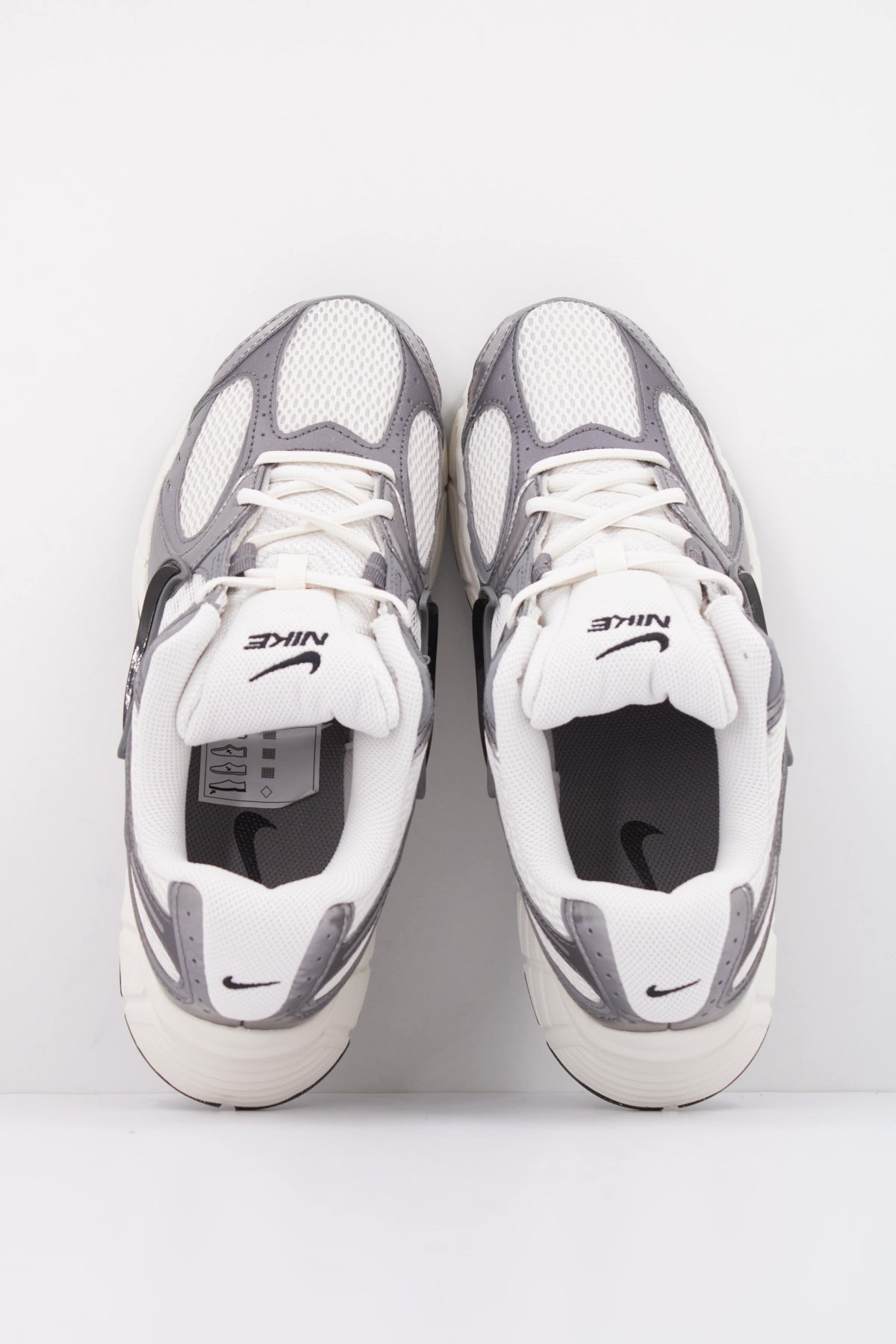 NIKE NIKE V5 RNR en color BLANCO (3)