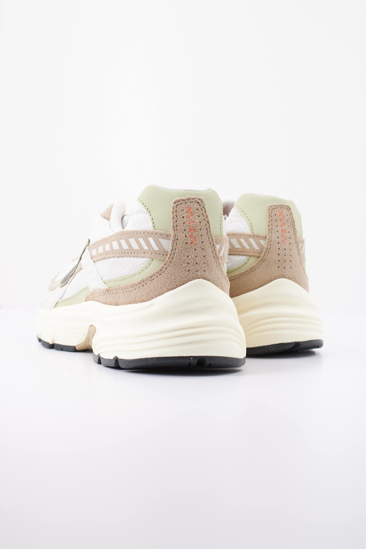 NIKE NIKE INITIATOR en color BEIS (4)