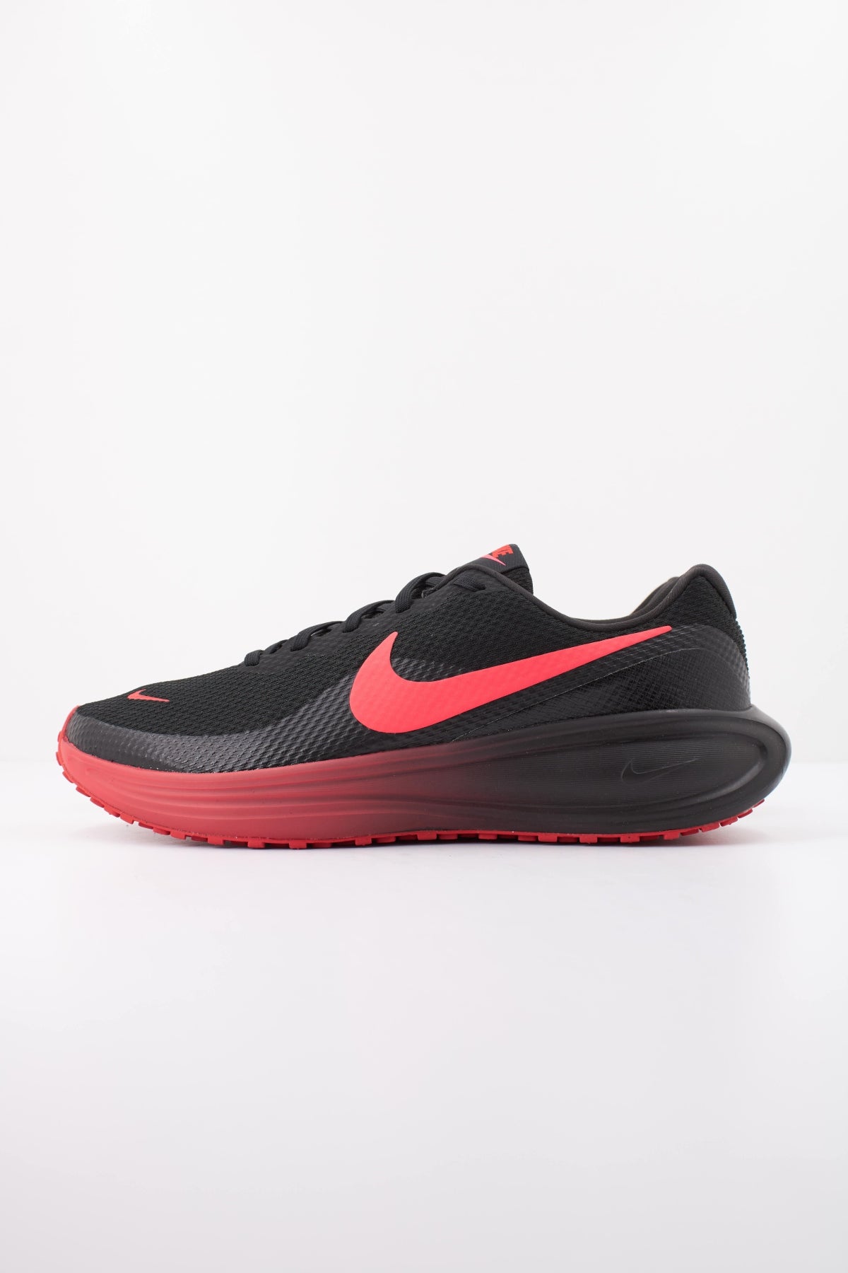 NIKE NIKE REVOLUTION 8 en color NEGRO (1)