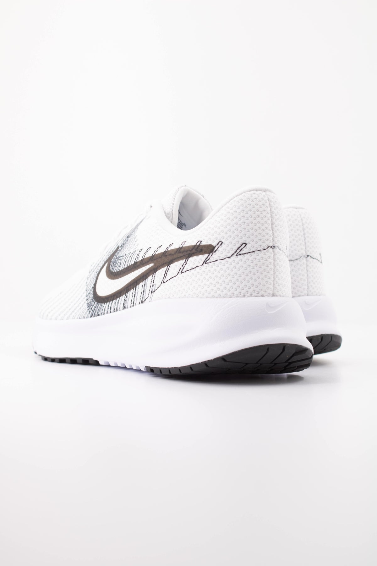 NIKE W NIKE RUN DEFY en color BLANCO (4)
