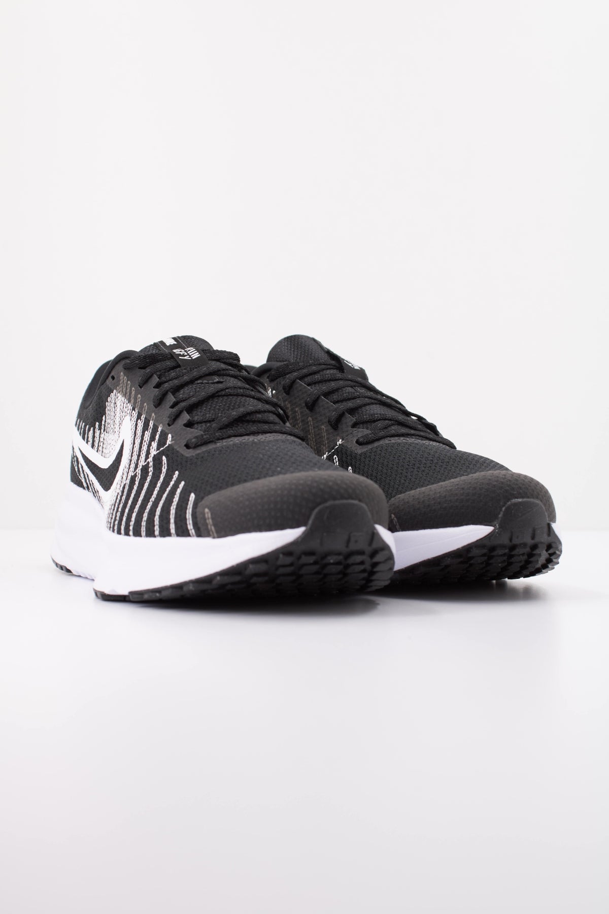 NIKE NIKE RUN DEFY en color NEGRO (2)