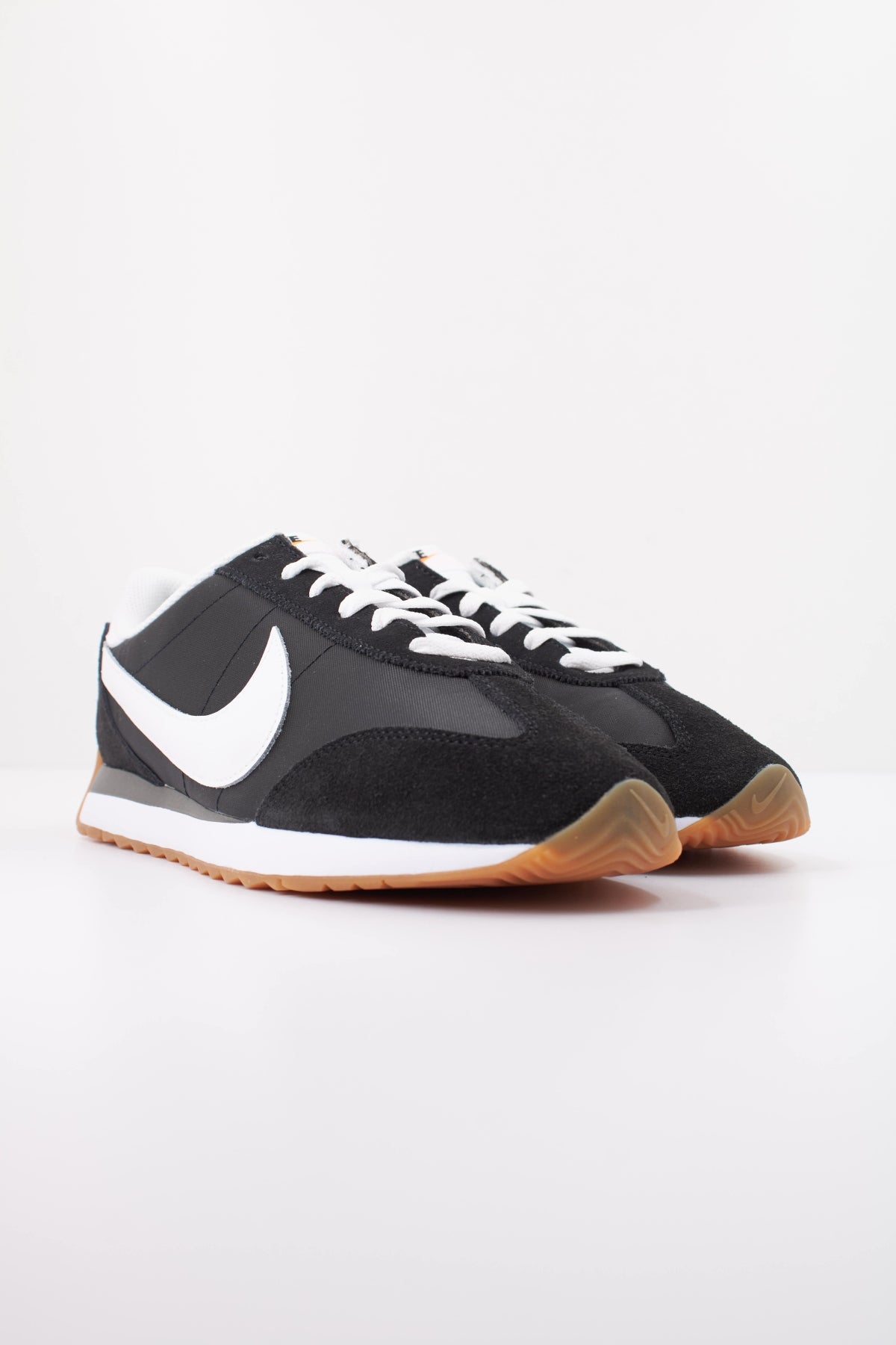 NIKE NIKE PACIFIC en color NEGRO (2)