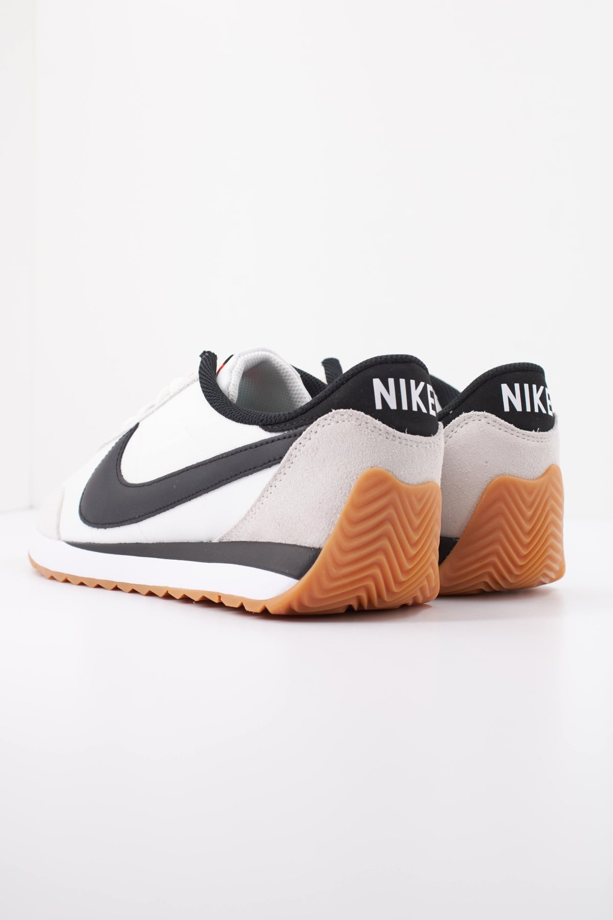 NIKE NIKE PACIFIC en color BLANCO (4)