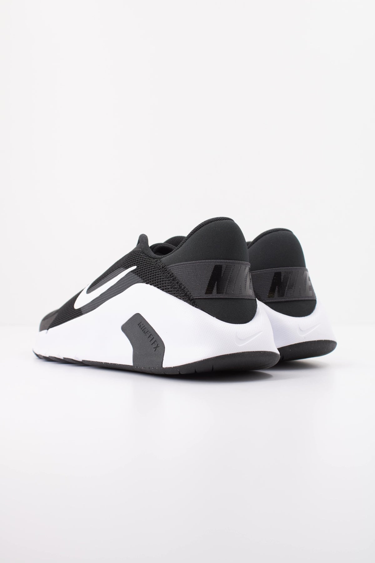 NIKE W NIKE FLEX TRAIN en color NEGRO (4)