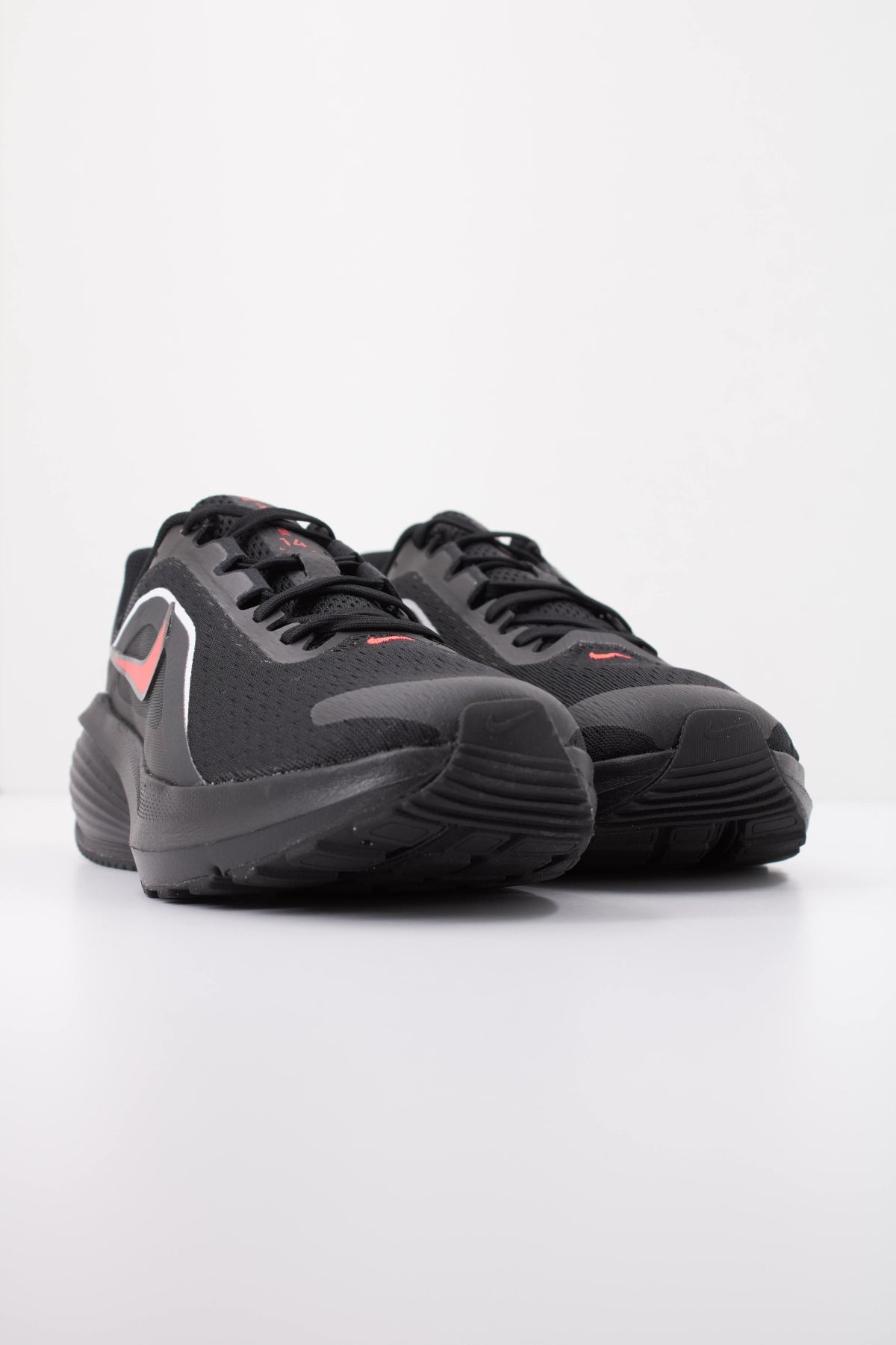 NIKE NIKE DOWNSHIFTER 14 en color NEGRO (2)