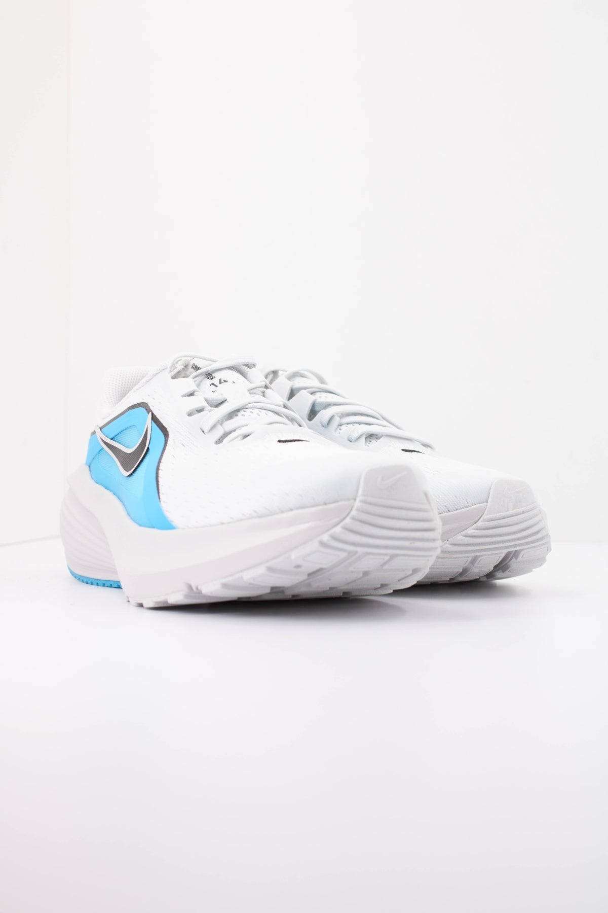NIKE NIKE DOWNSHIFTER 14 en color BLANCO (2)
