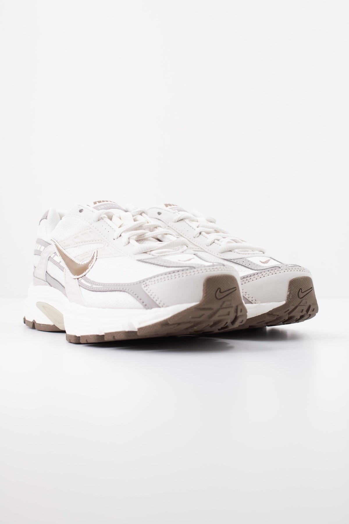 NIKE WMNS NIKE INITIATOR en color BLANCO (2)