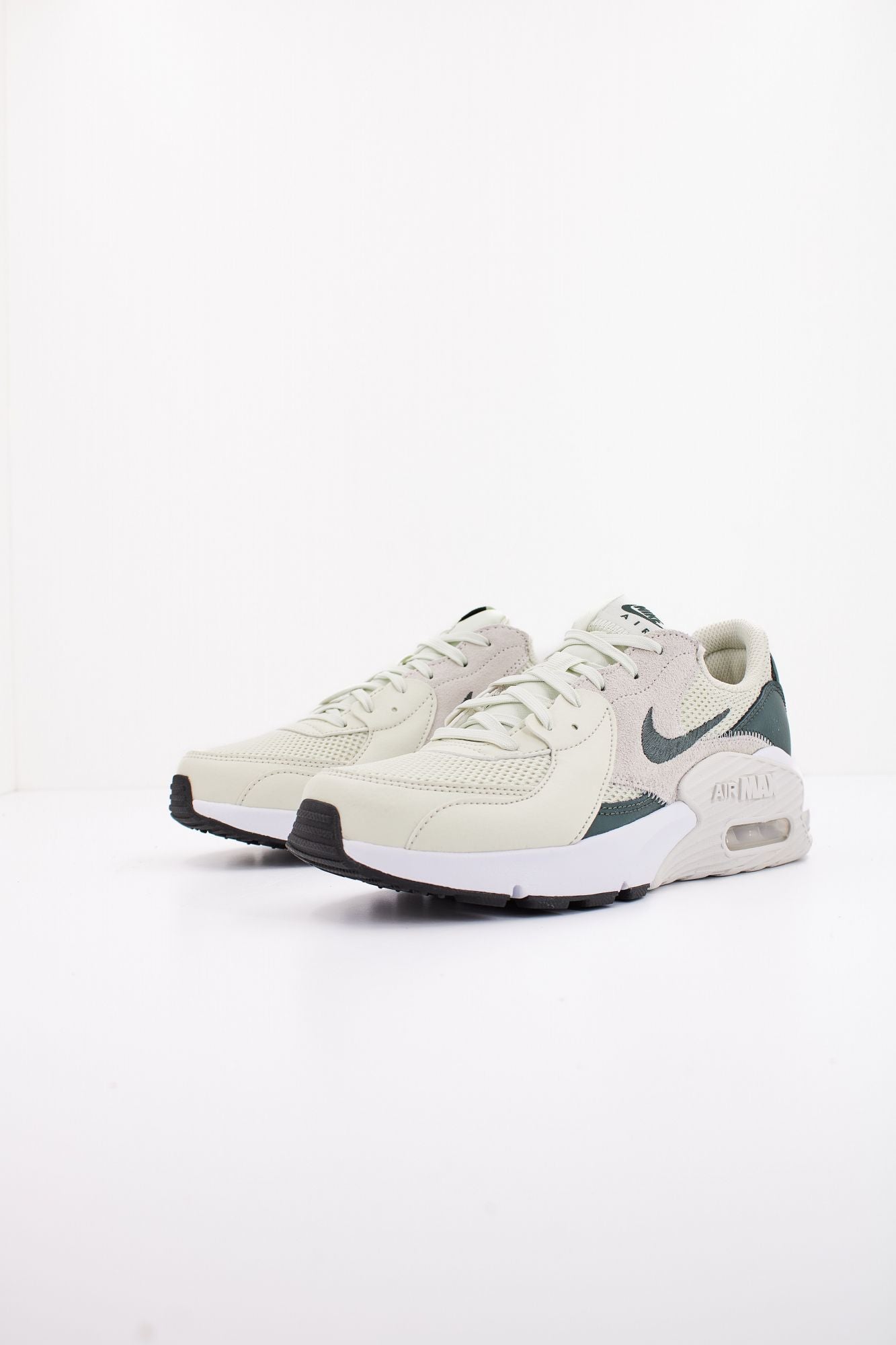 NIKE MAX EXCEEE en color VERDE (2)