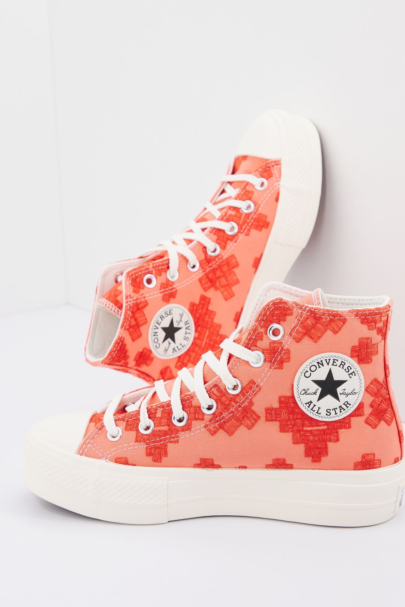 CONVERSE CHUCK TAYLOR ALL STAR LIFT en color NARANJA (1)