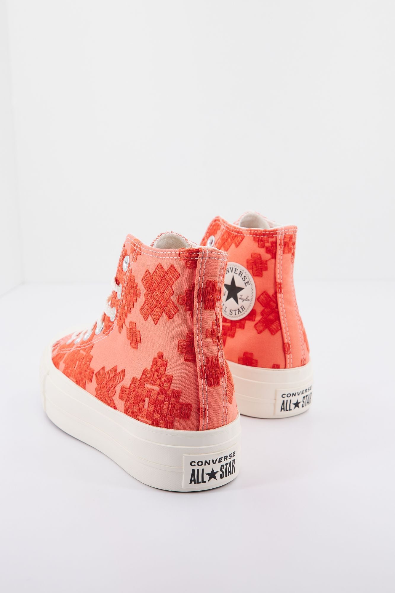 CONVERSE CHUCK TAYLOR ALL STAR LIFT en color NARANJA (2)