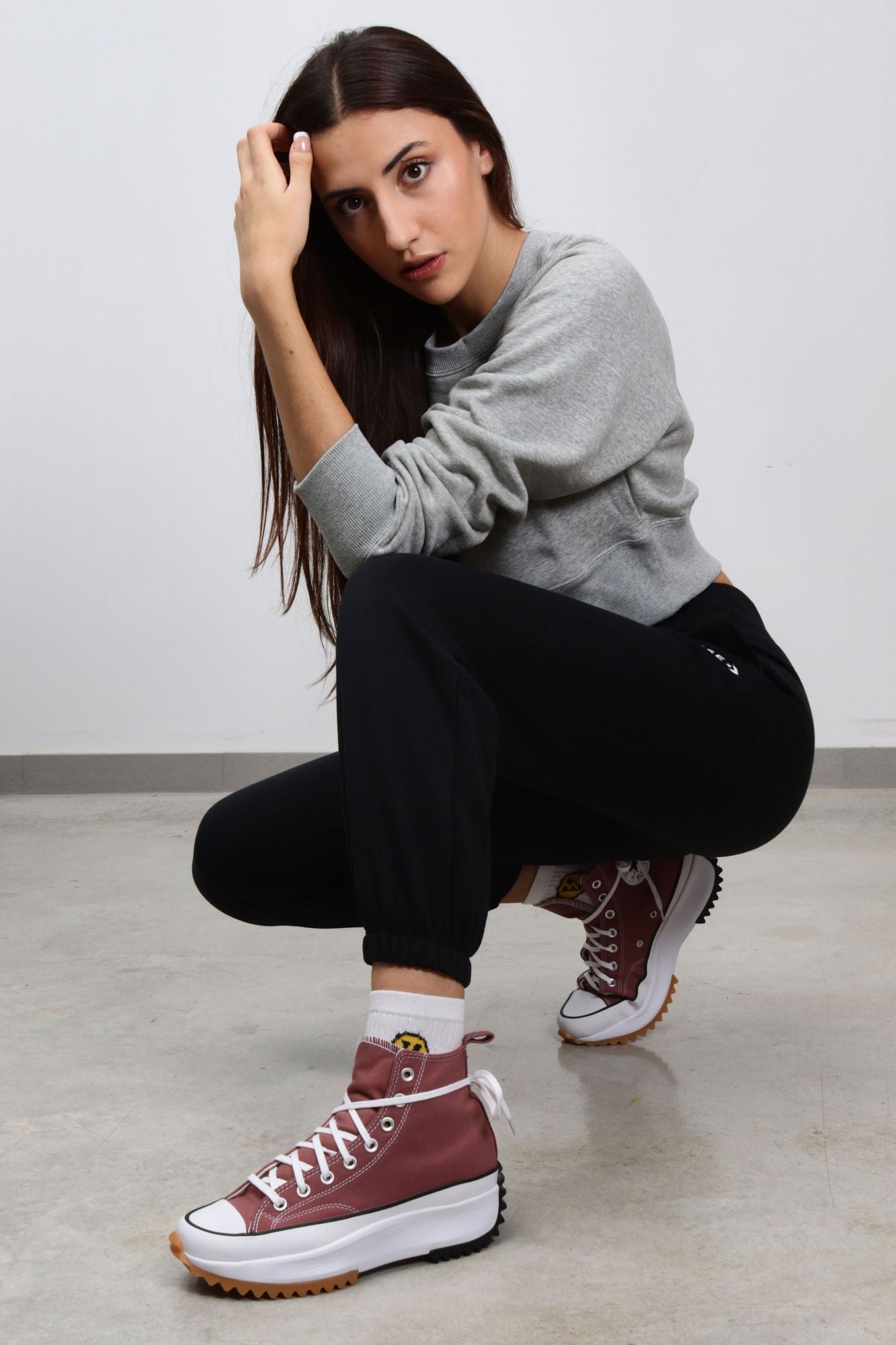 CONVERSE STRIP WORDMARK CREW en color GRIS (3)