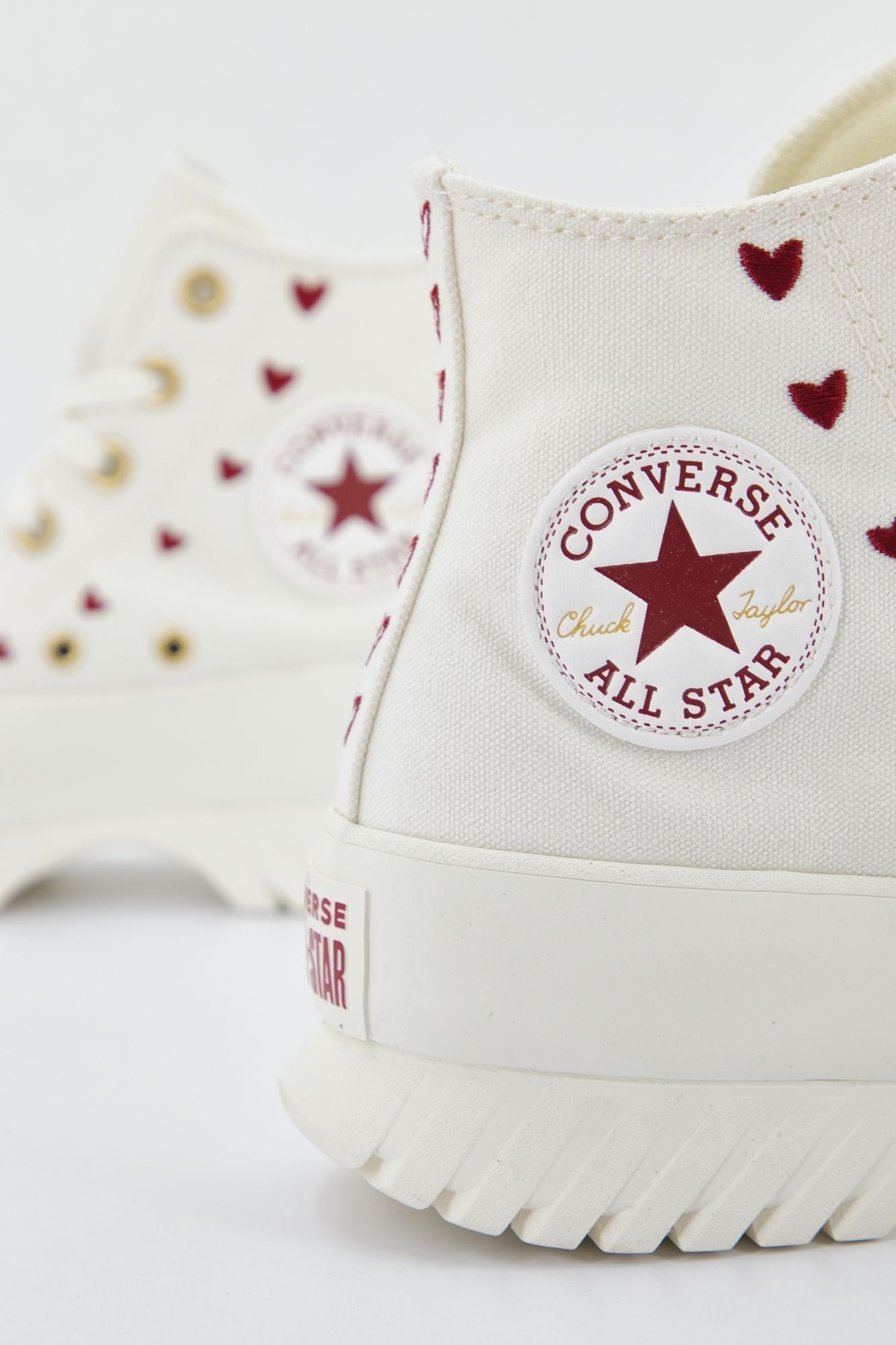 CONVERSE CHUCK TAYLOR ALL STAR  LUGGED 2.0 PLATFORM HEARTS en color BLANCO (2)