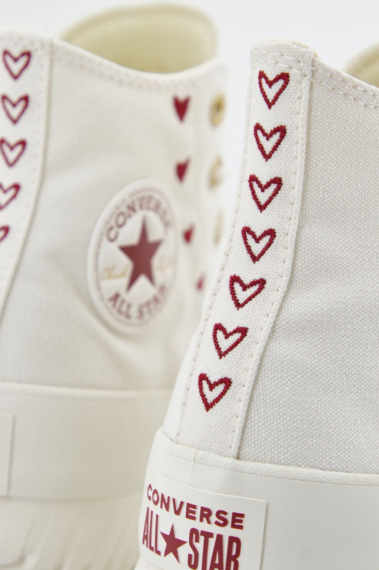 CONVERSE CHUCK TAYLOR ALL STAR  LUGGED 2.0 PLATFORM HEARTS en color BLANCO (4)