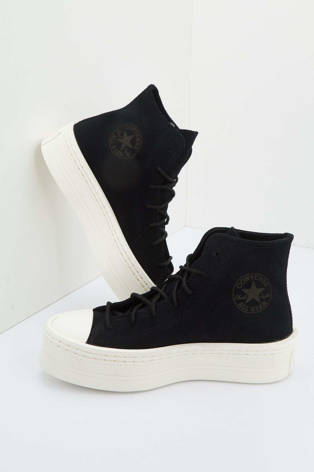 CONVERSE  CHUCK TAYLOR ALL STAR MODERN LIFT PLATFORM MONO SUEDE en color NEGRO (1)