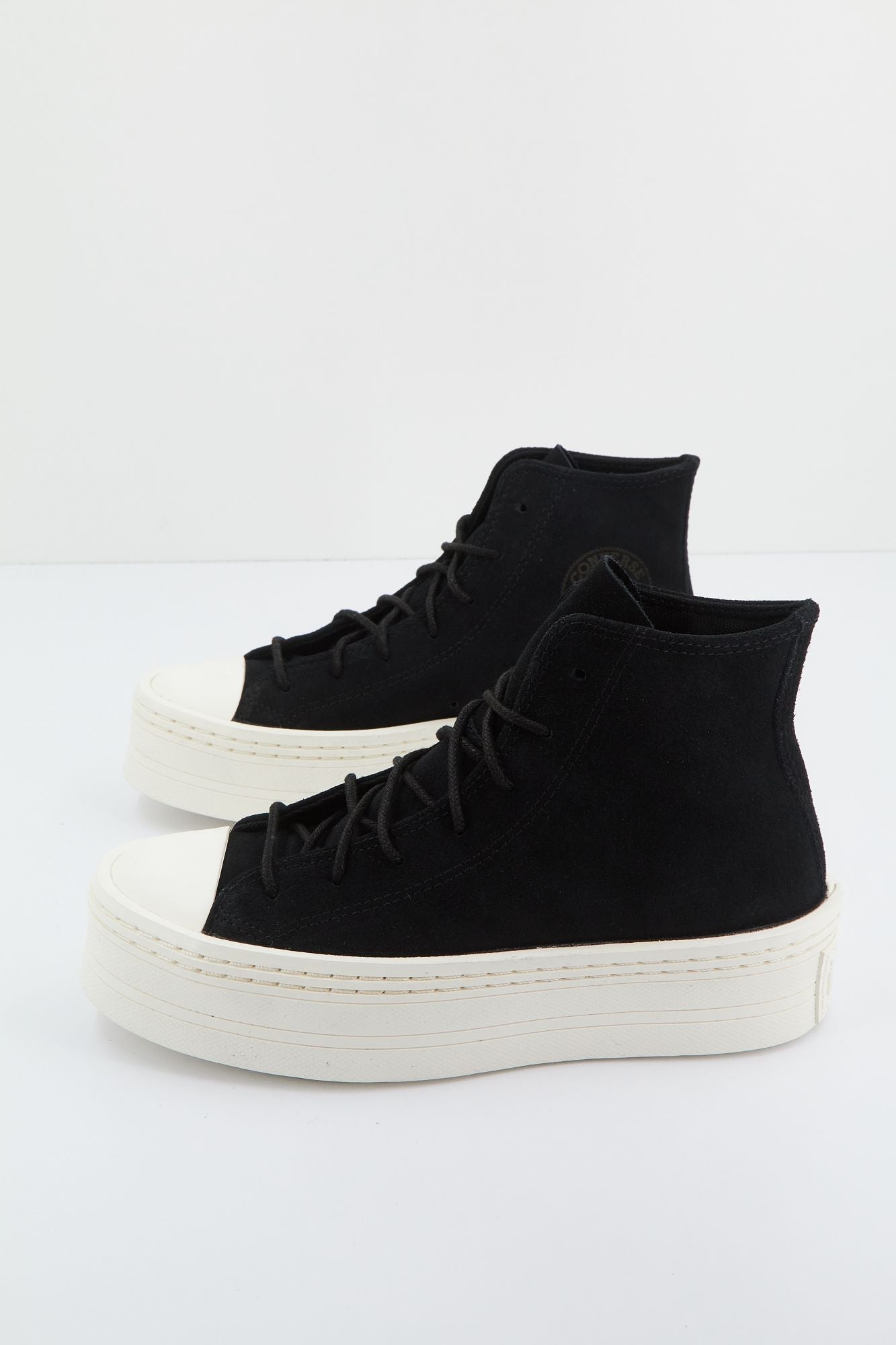 CONVERSE  CHUCK TAYLOR ALL STAR MODERN LIFT PLATFORM MONO SUEDE en color NEGRO (3)