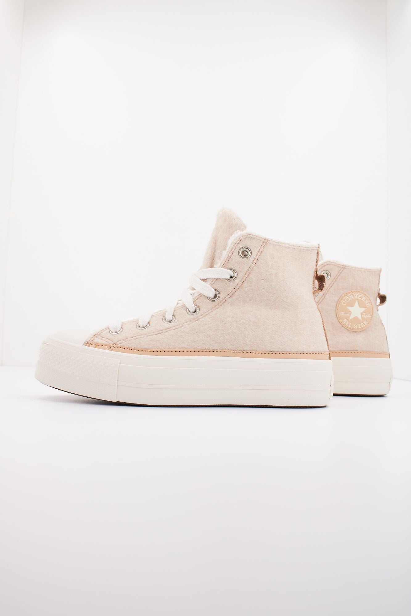 CONVERSE CHUCK TAYLOR ALL STAR LIFT PLATFORM FAUX MOHAIR en color BEIS (1)