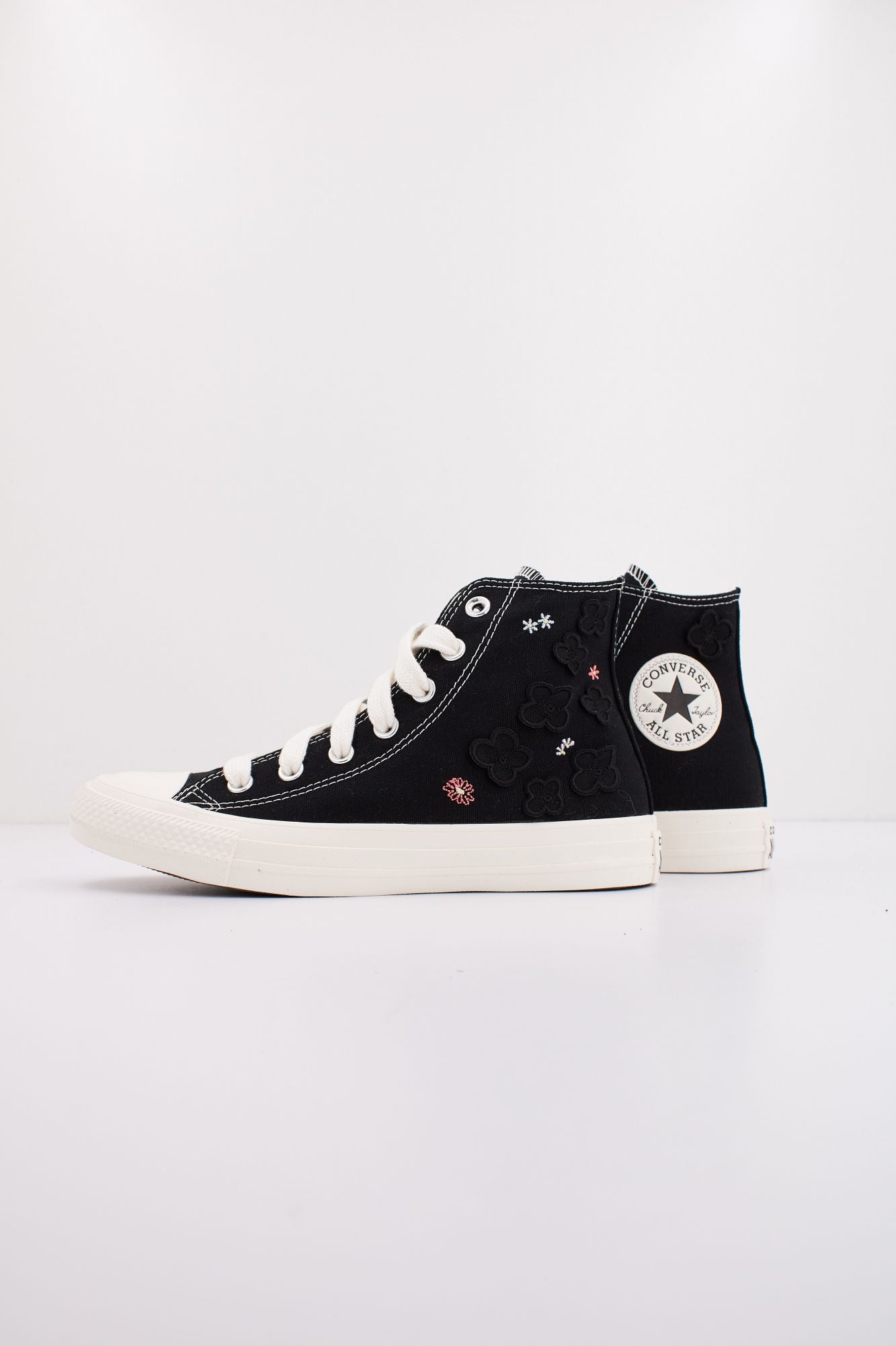 CONVERSE CTAS FLOWER PLAY HI BLACK en color NEGRO (1)