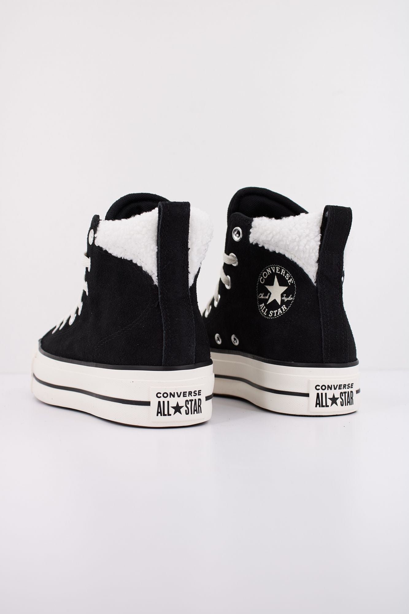 CONVERSE CHUCK TAYLOR ALL STAR PUFF LIFT HI en color NEGRO (4)