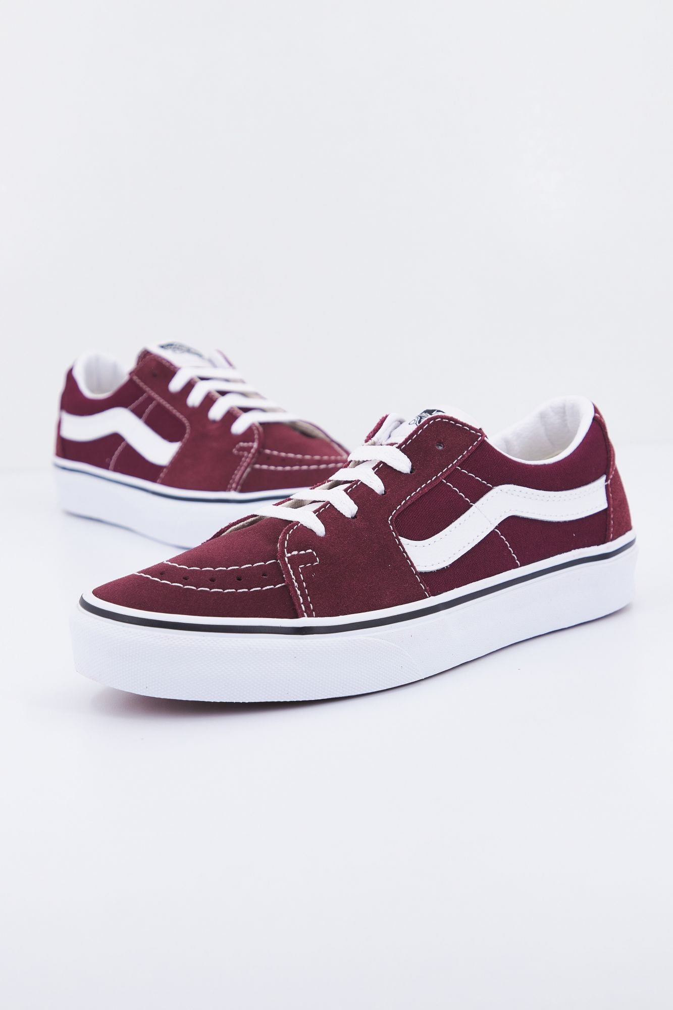 VANS  UA SK8-LOW en color BURDEOS (1)