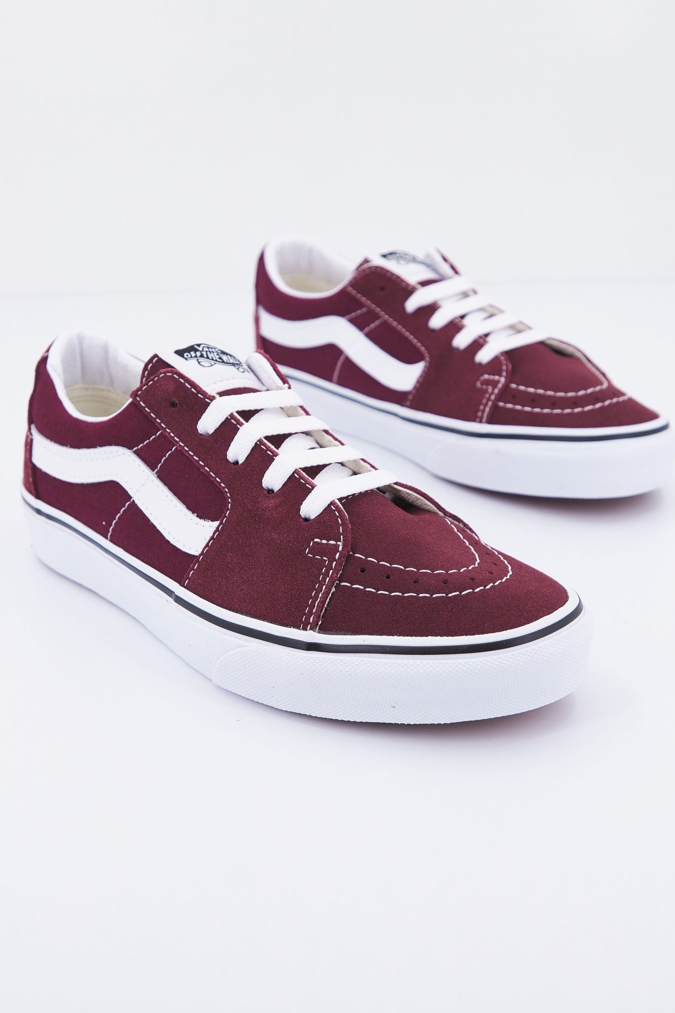 VANS  UA SK8-LOW en color BURDEOS (2)