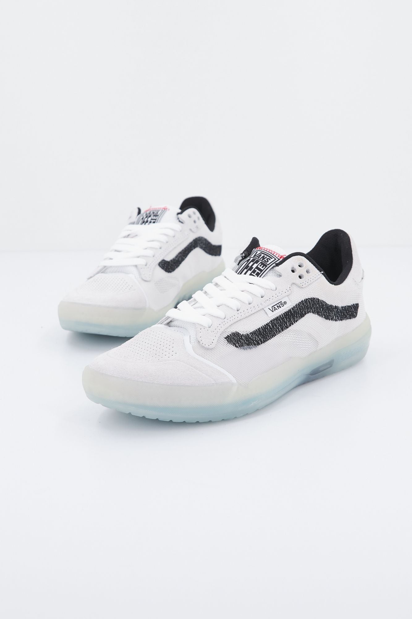 VANS UA EVDNT ULTIMATEWAFFL en color BEIS (1)