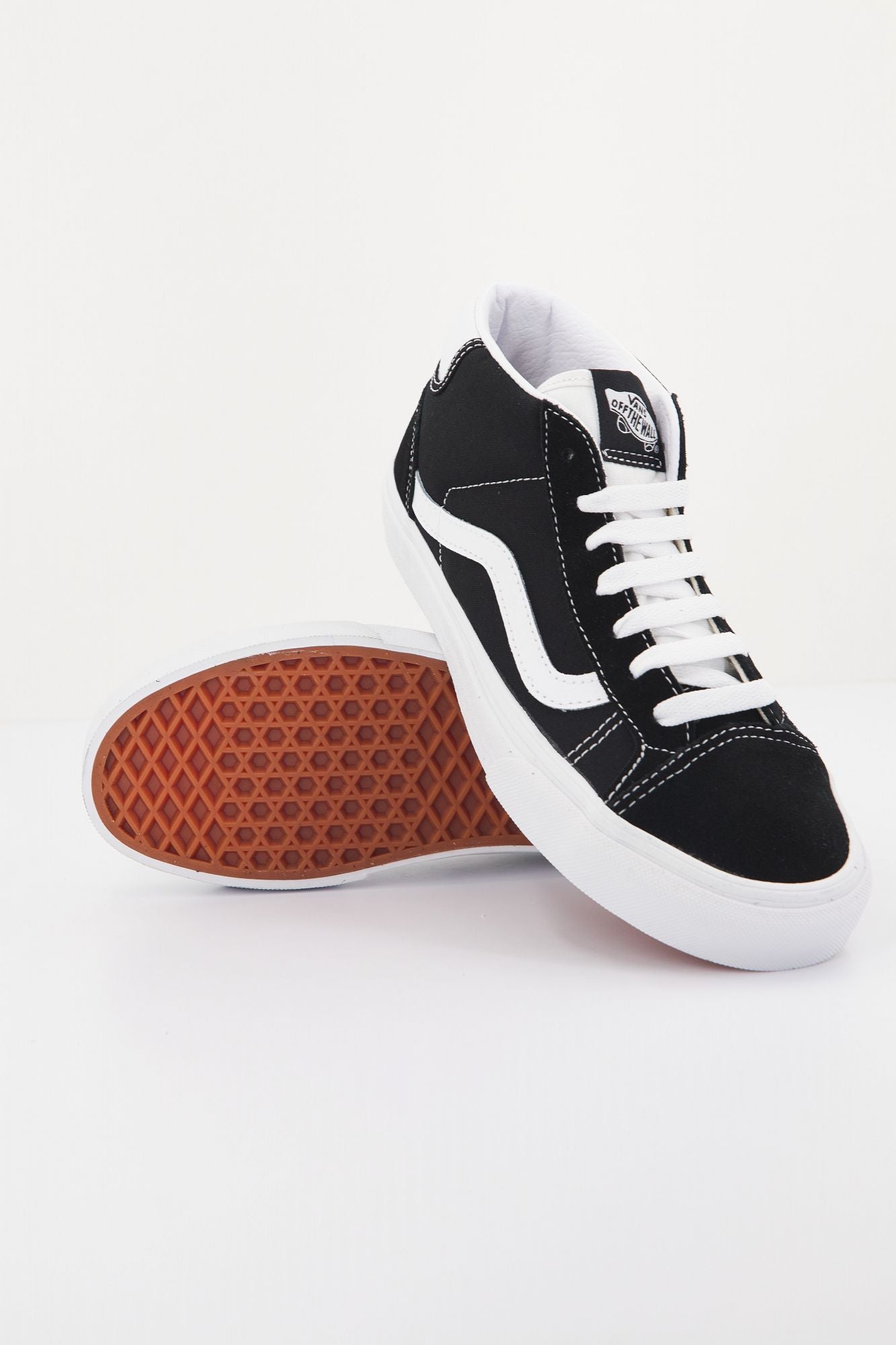 VANS UA MID SKOOL 37 en color NEGRO (3)