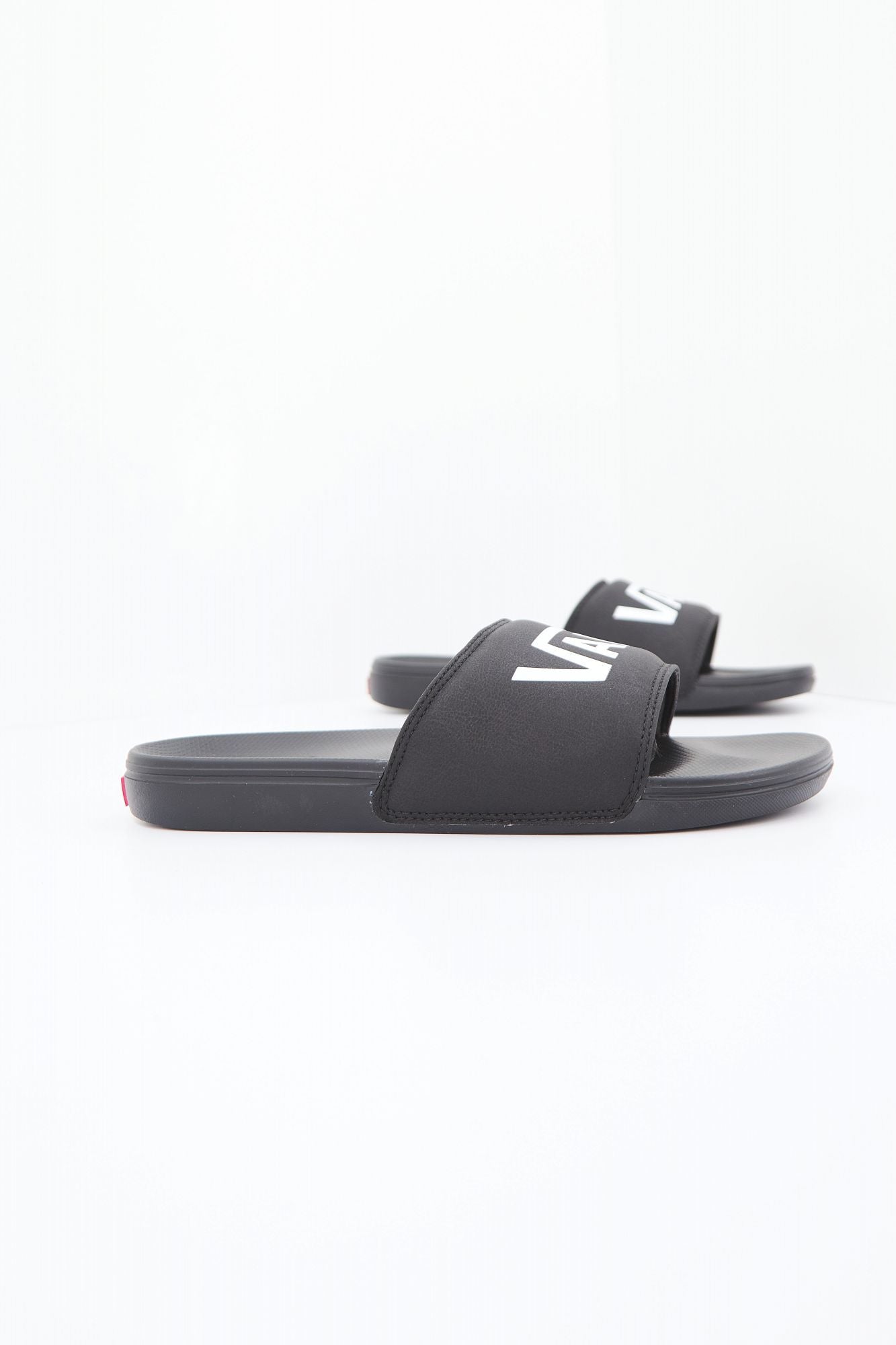 VANS LA COSTA SLIDE-ON en color NEGRO (1)